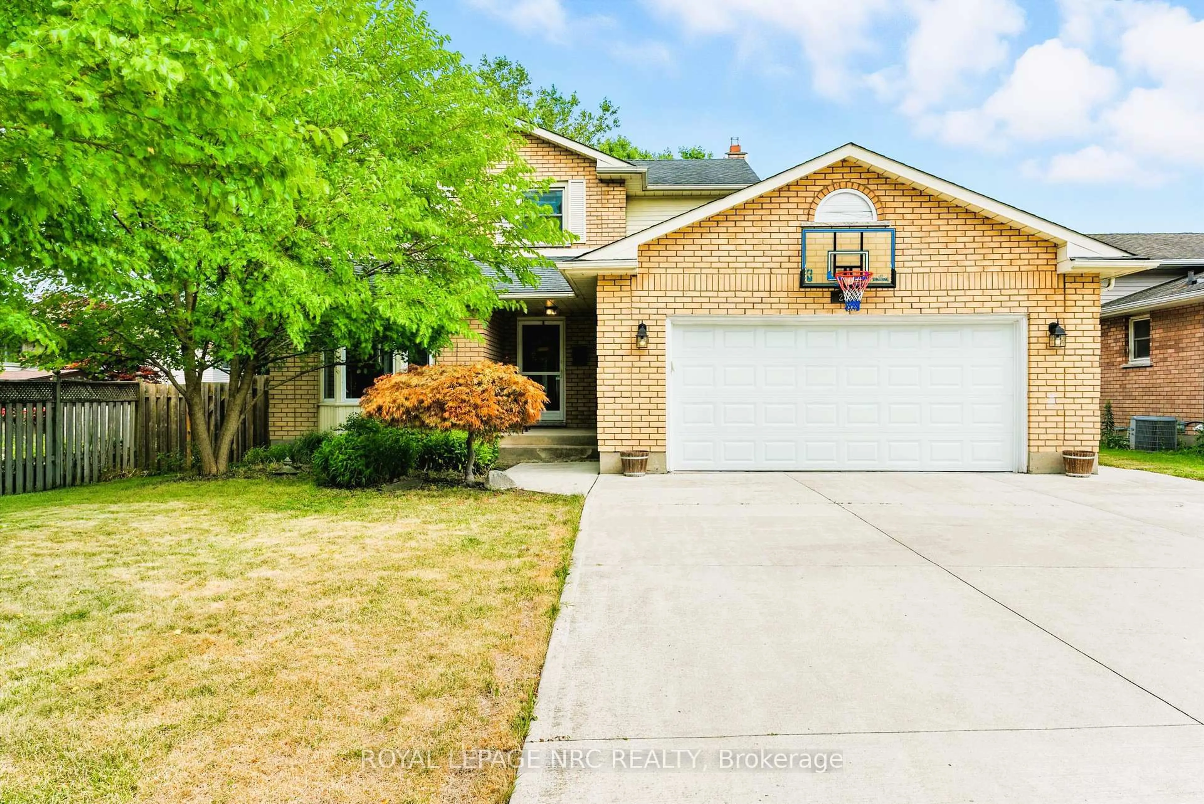 Home with brick exterior material, street for 260 Gadsby Ave, Welland Ontario L3C 6N5