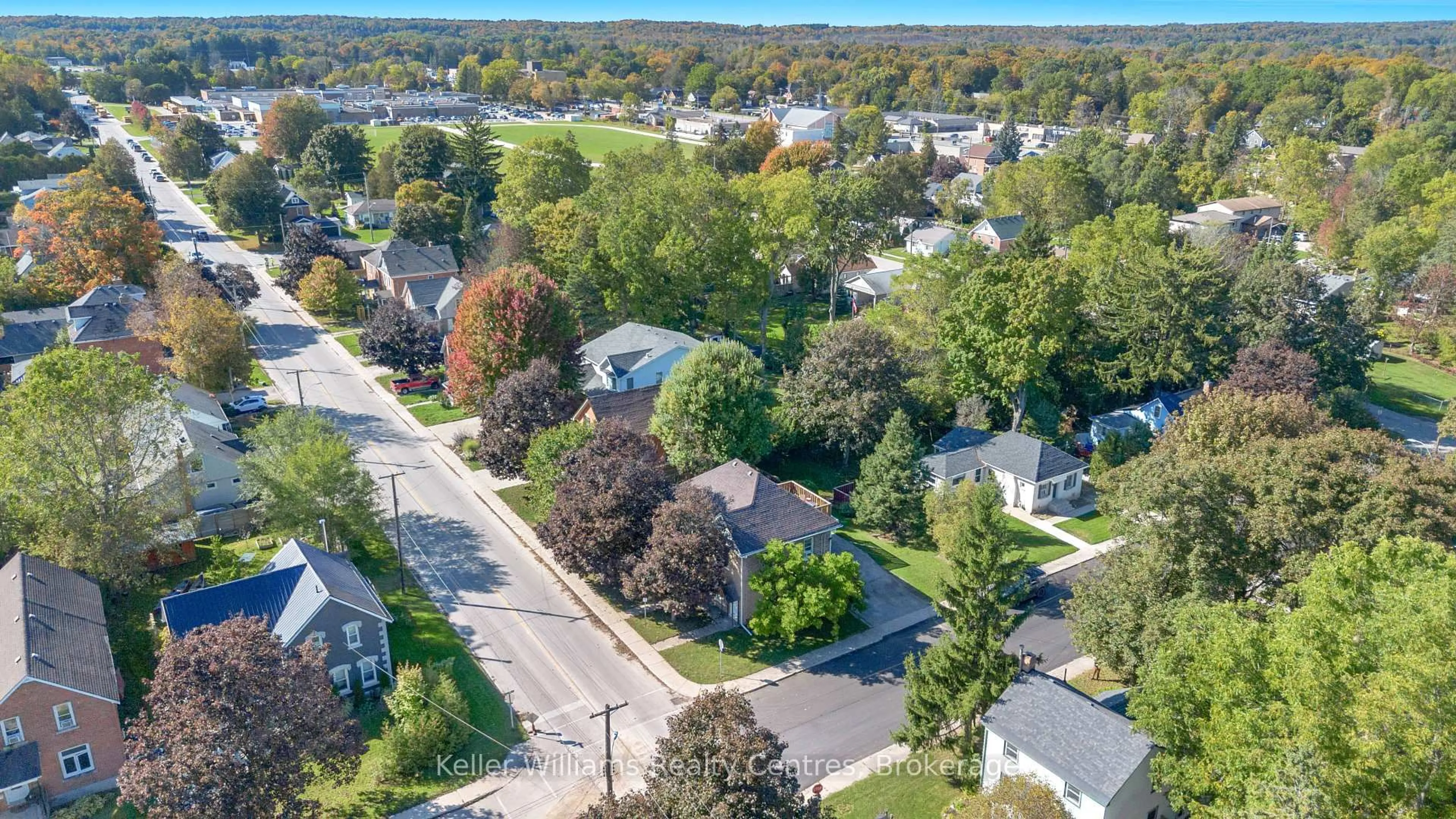 A pic from outside/outdoor area/front of a property/back of a property/a pic from drone, street for 502 & 504 9th St, Owen Sound Ontario N4K 3P2