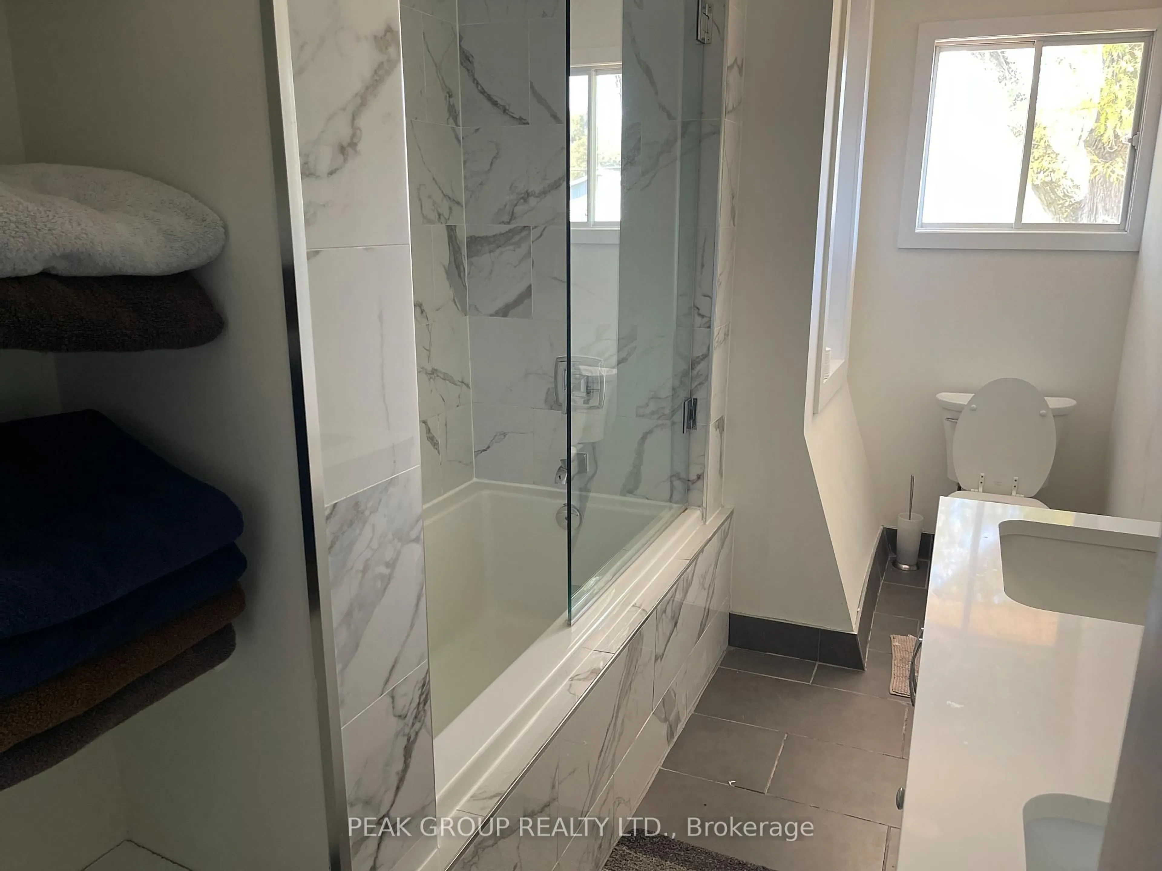 Standard bathroom, ceramic/tile floor for 8816 Roosevelt St, Niagara Falls Ontario L2G 7A2