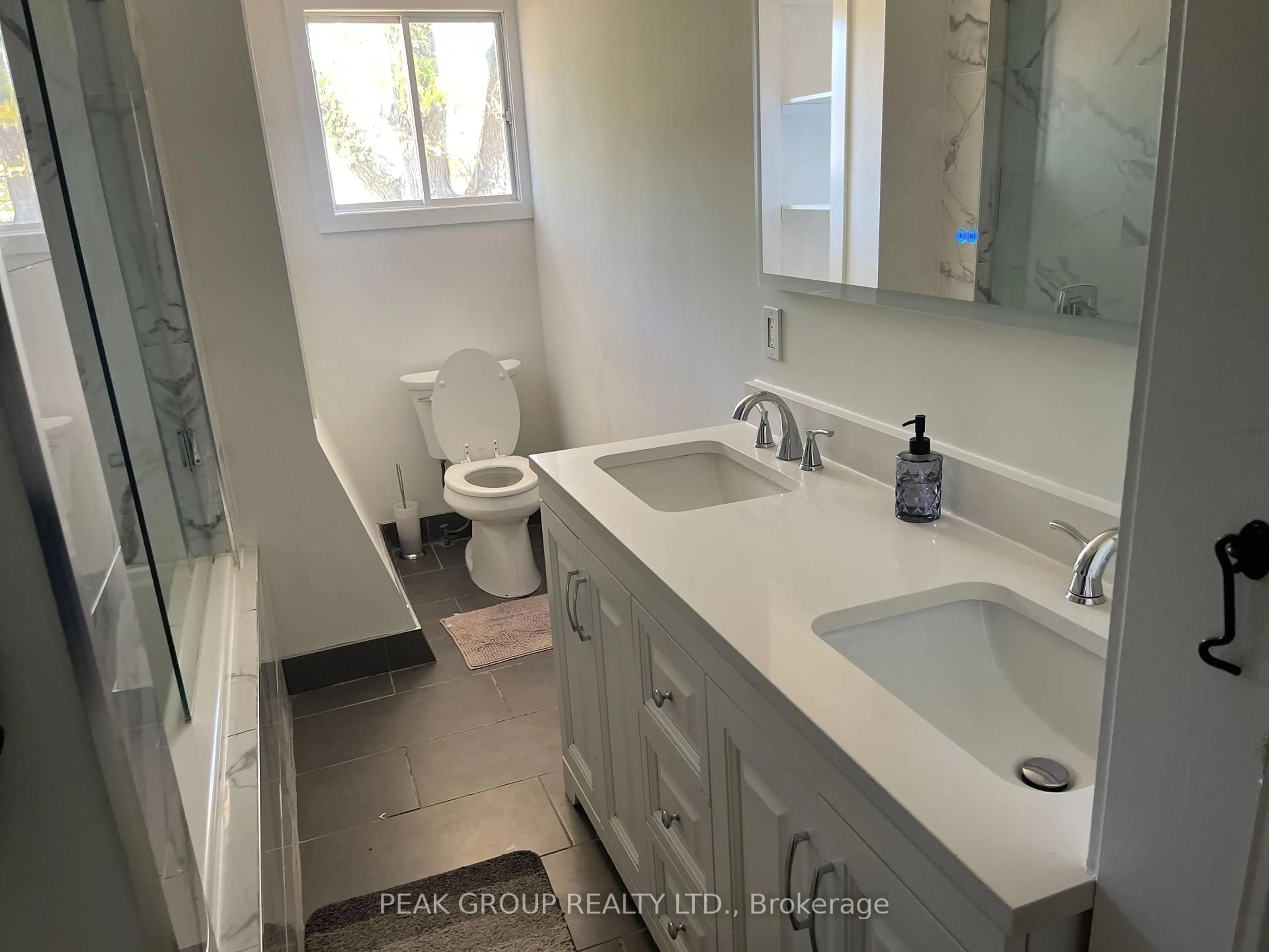 Standard bathroom, ceramic/tile floor for 8816 Roosevelt St, Niagara Falls Ontario L2G 7A2