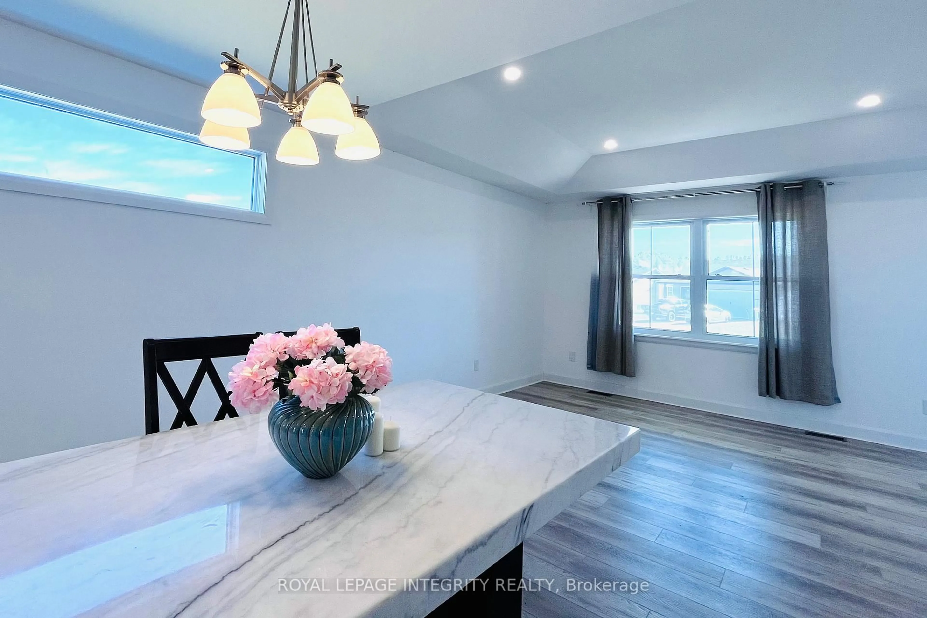 Dining room, wood/laminate floor for 20 Terrance Dr, Petawawa Ontario K8H 2W8
