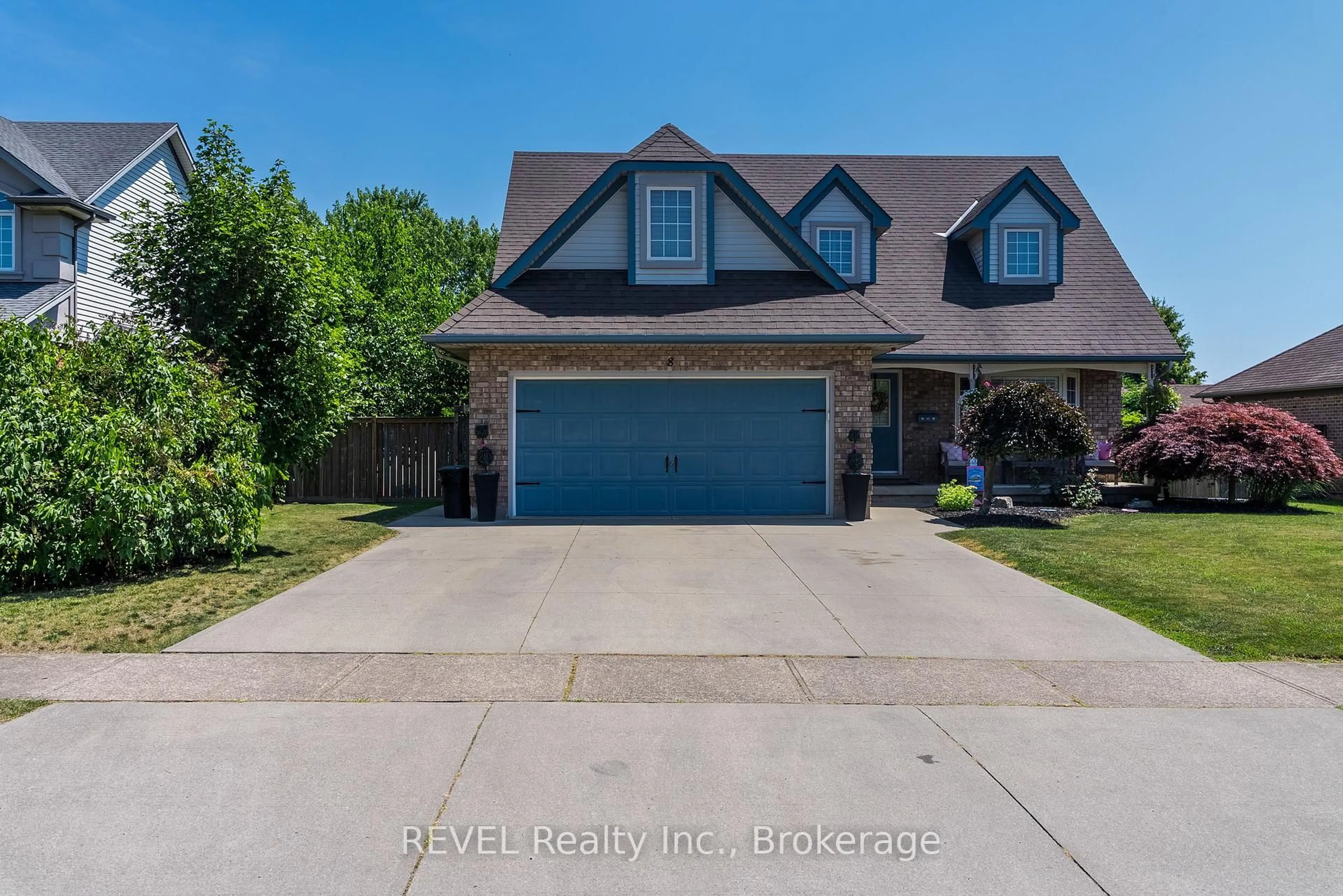 A pic from outside/outdoor area/front of a property/back of a property/a pic from drone, street for 8 Virginia St, Welland Ontario L3C 7A5