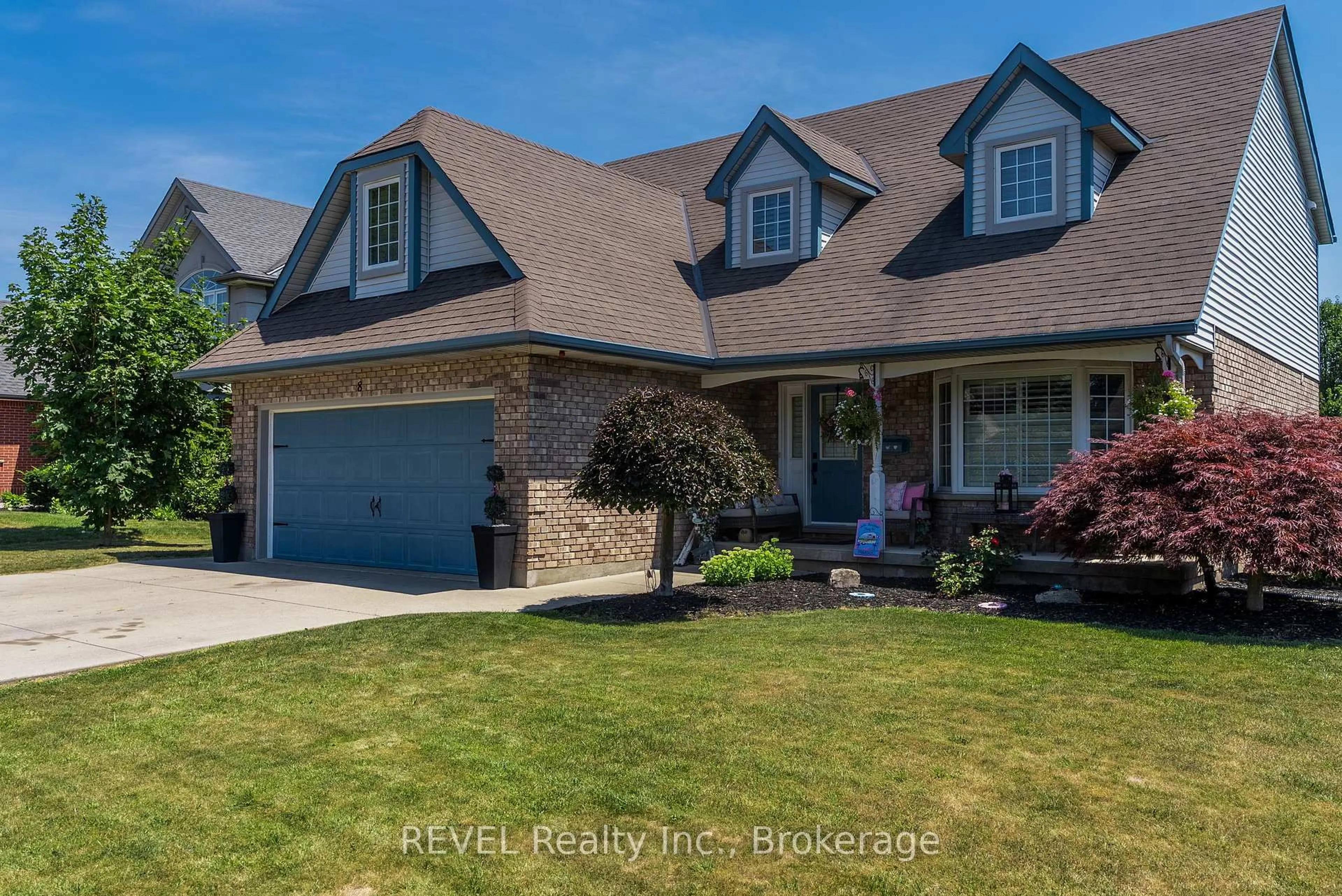 Home with vinyl exterior material, street for 8 Virginia St, Welland Ontario L3C 7A5