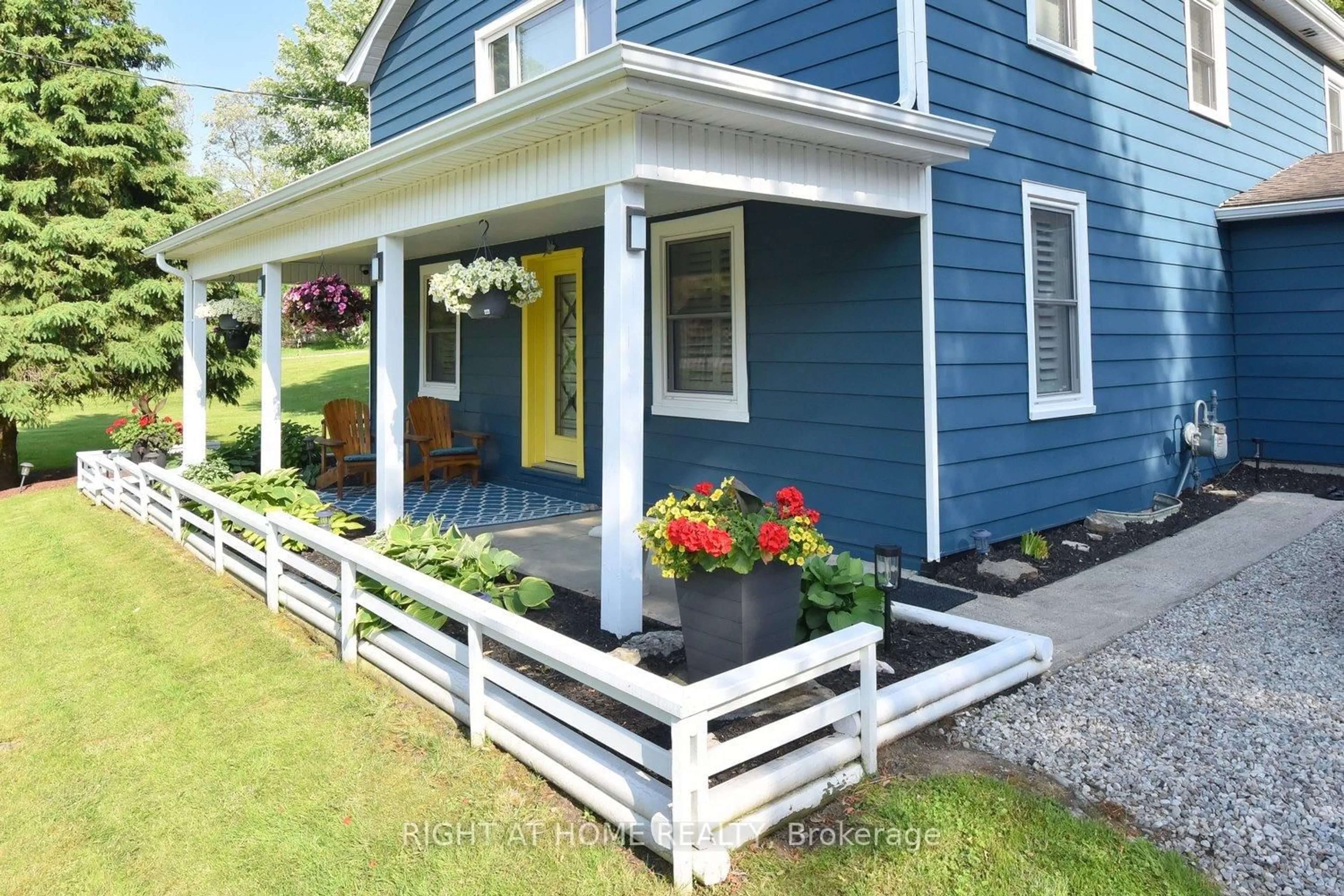 Home with vinyl exterior material, street for 2030 Governors Rd, Hamilton Ontario L0R 1J0