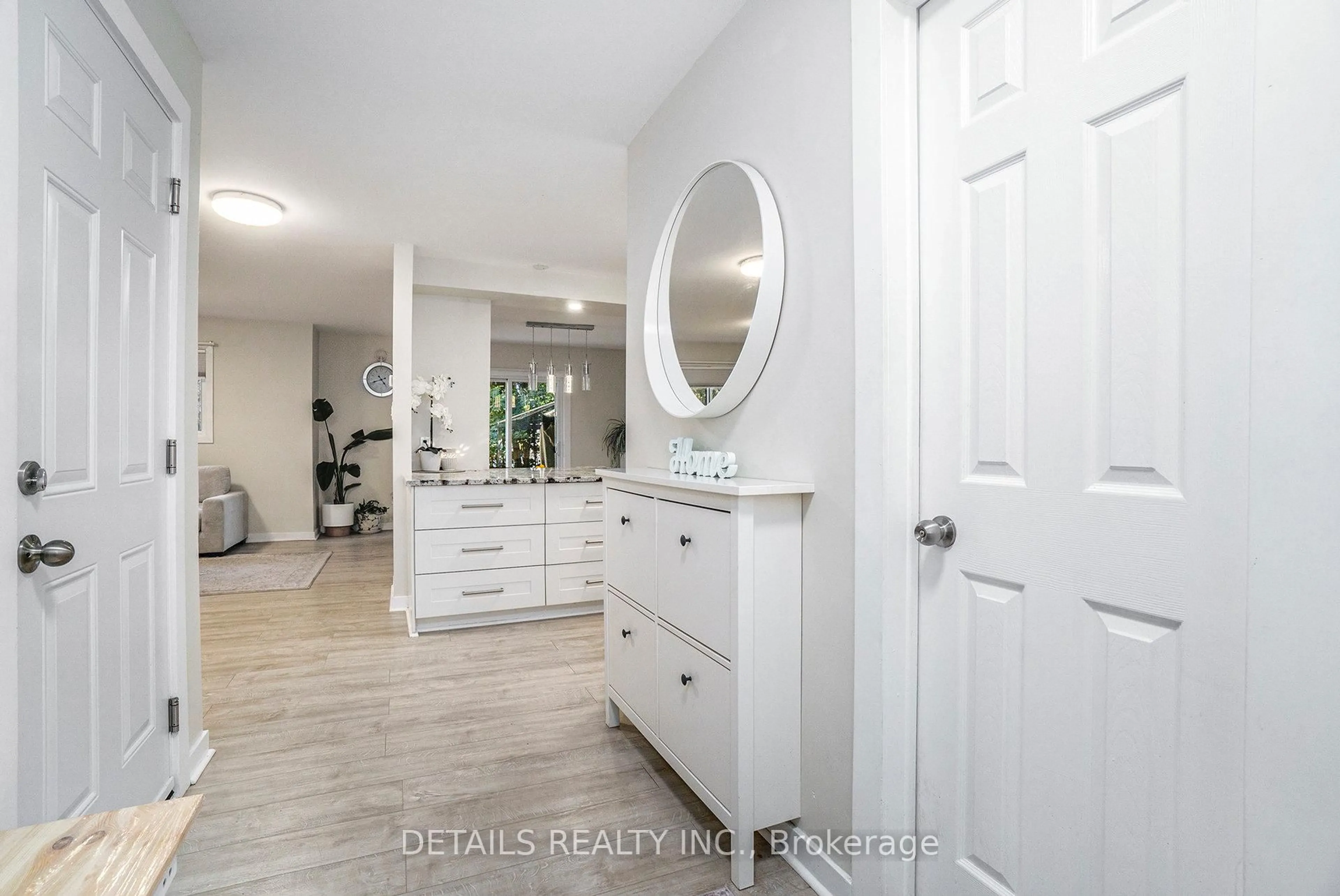 Indoor entryway for 13 Willowview Way, Ottawa Ontario K2J 2P7