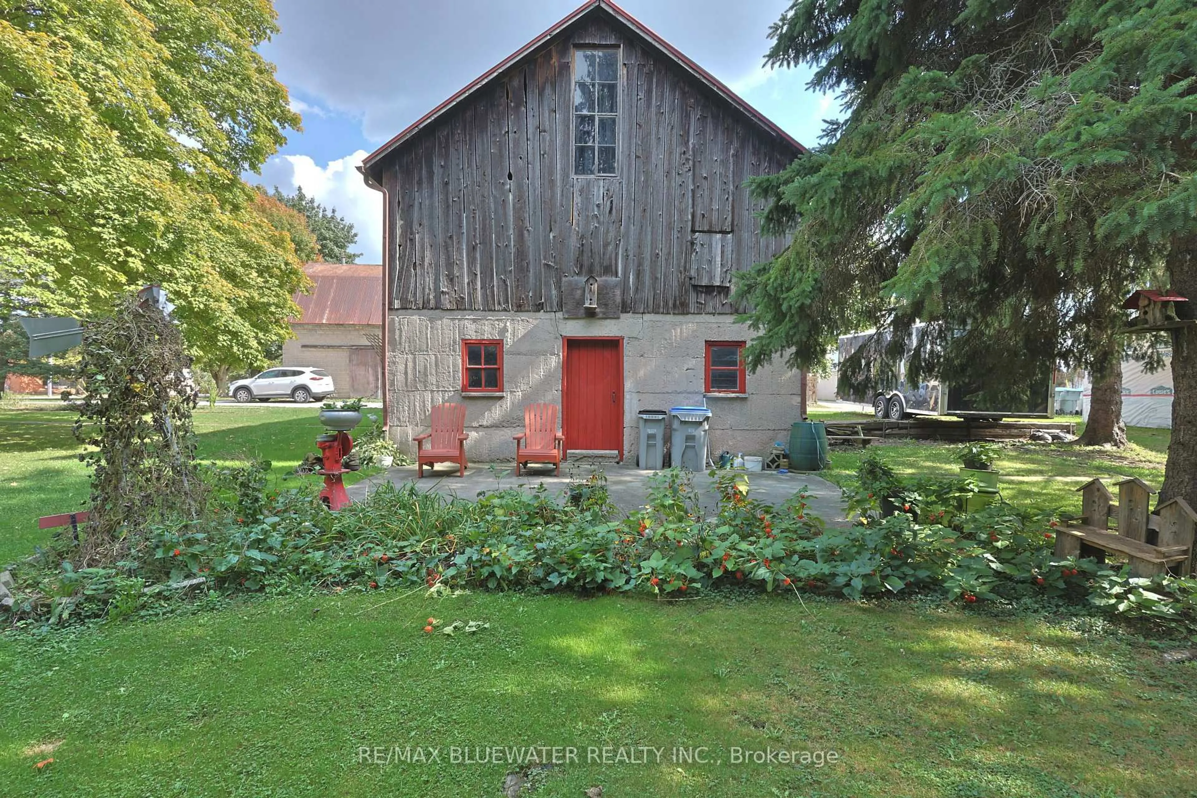 A pic from outside/outdoor area/front of a property/back of a property/a pic from drone, street for 197 Broad St, North Middlesex Ontario N0M 2K0