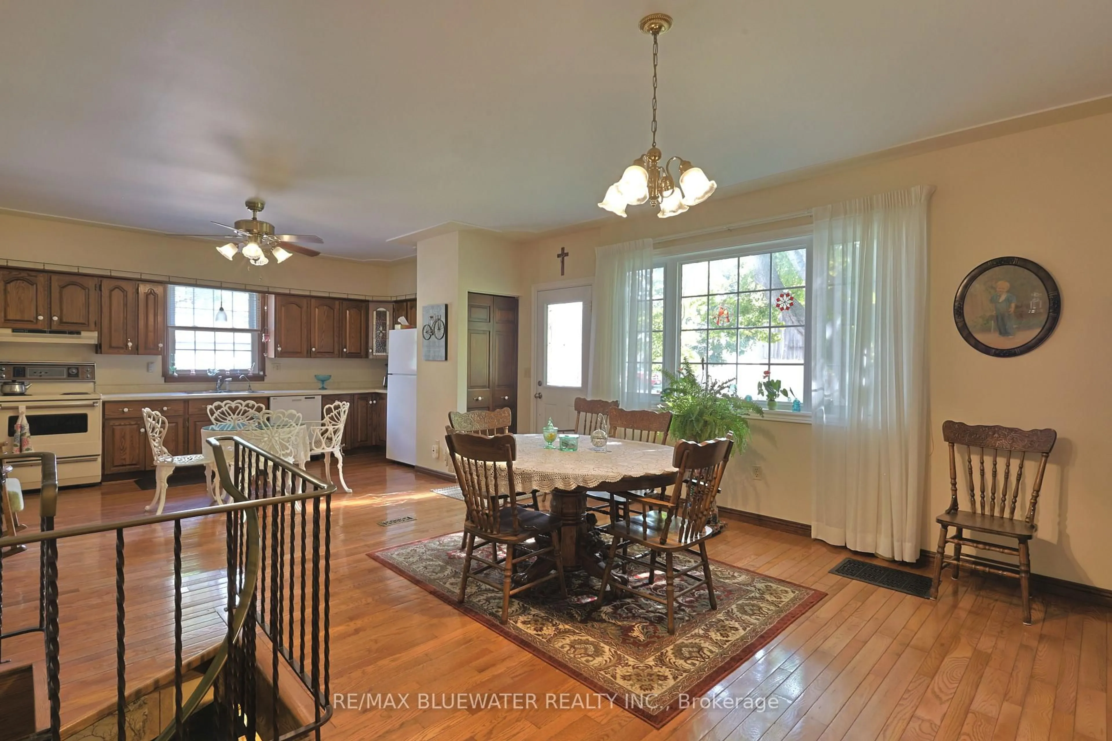 Dining room, unknown for 197 Broad St, North Middlesex Ontario N0M 2K0