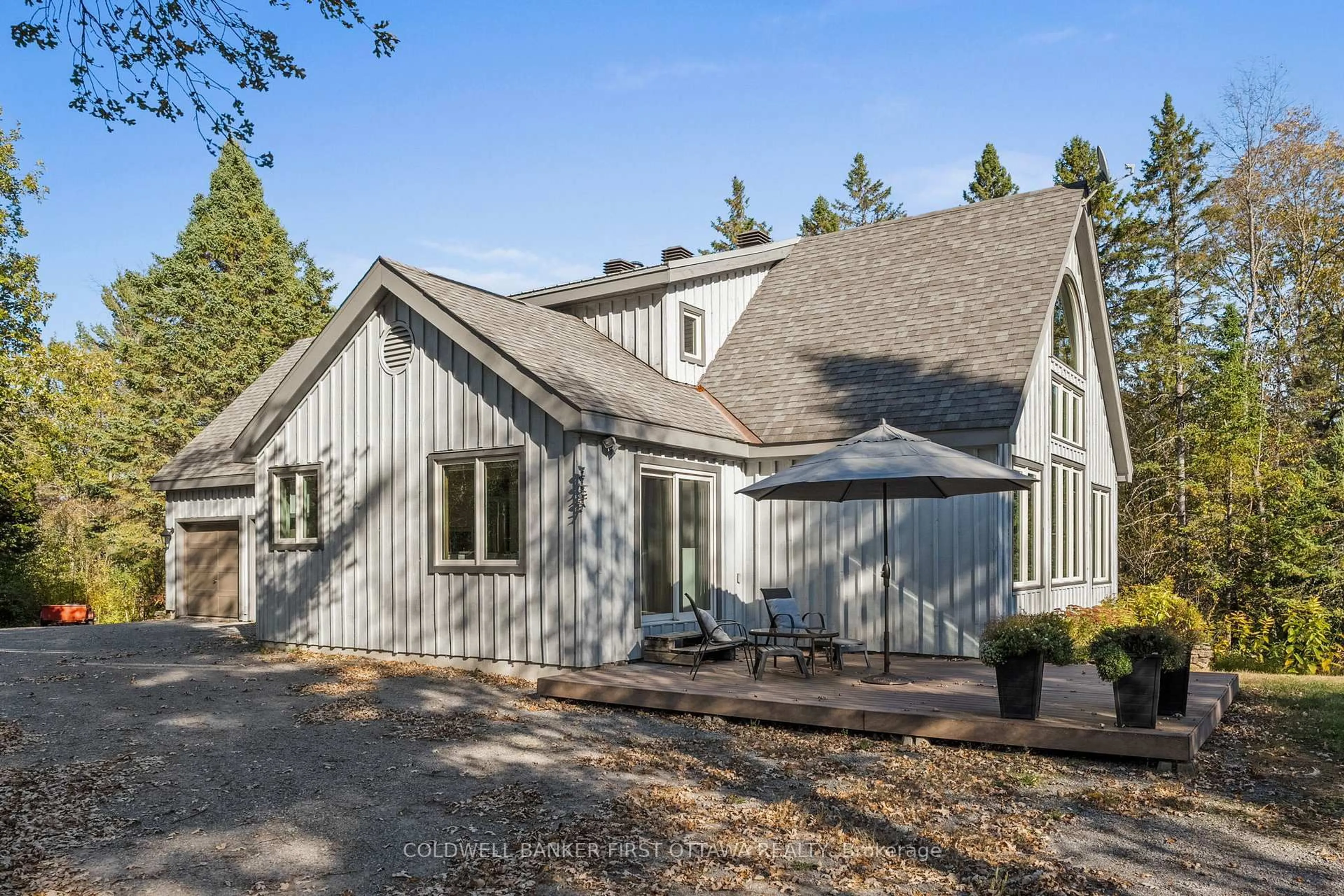 Home with vinyl exterior material, mountain view for 1903 Ramsay Concession 4B Concession, Almonte Ontario K0A 1A0