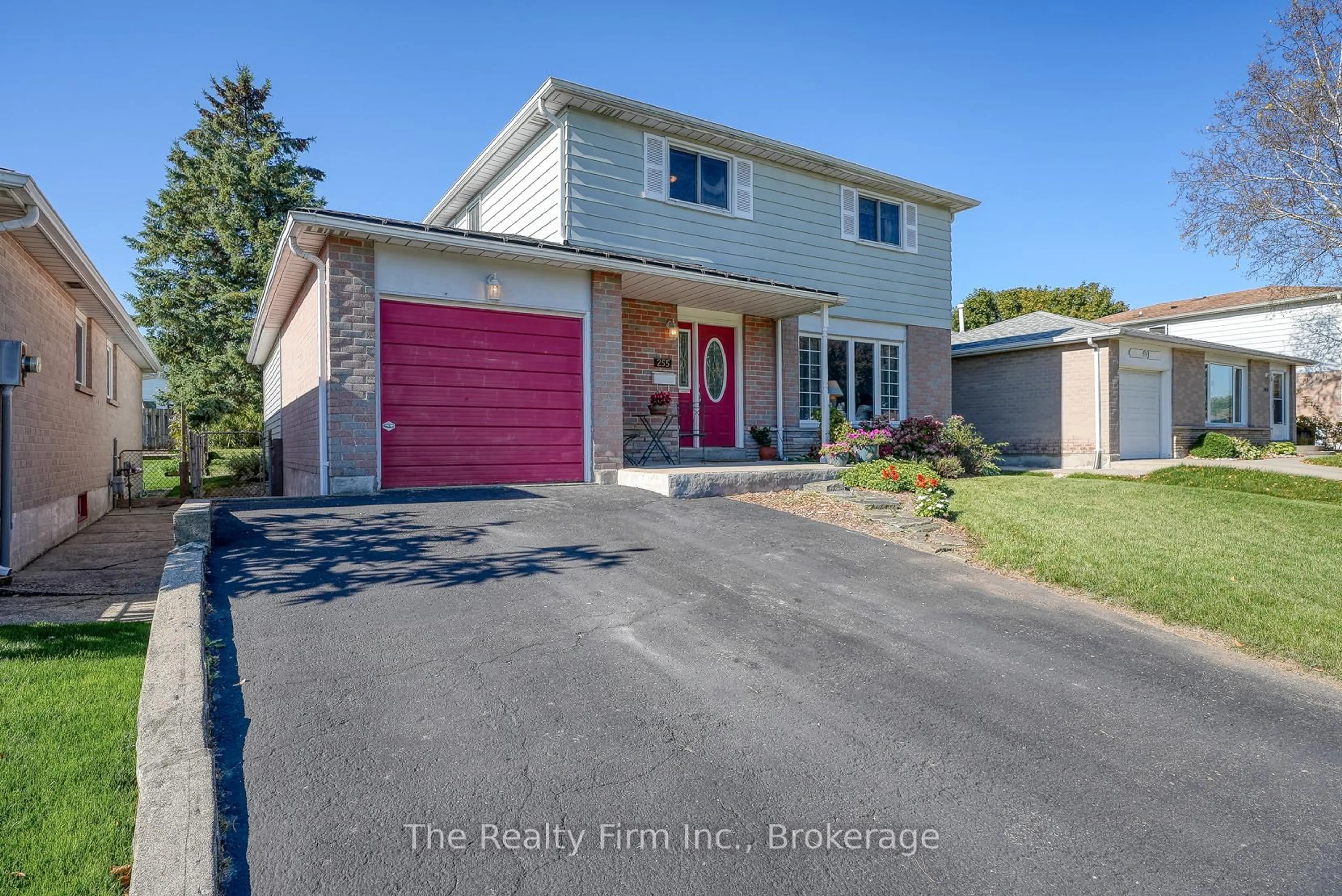 A pic from outside/outdoor area/front of a property/back of a property/a pic from drone, street for 255 Cartier Dr, Woodstock Ontario N4S 7T9