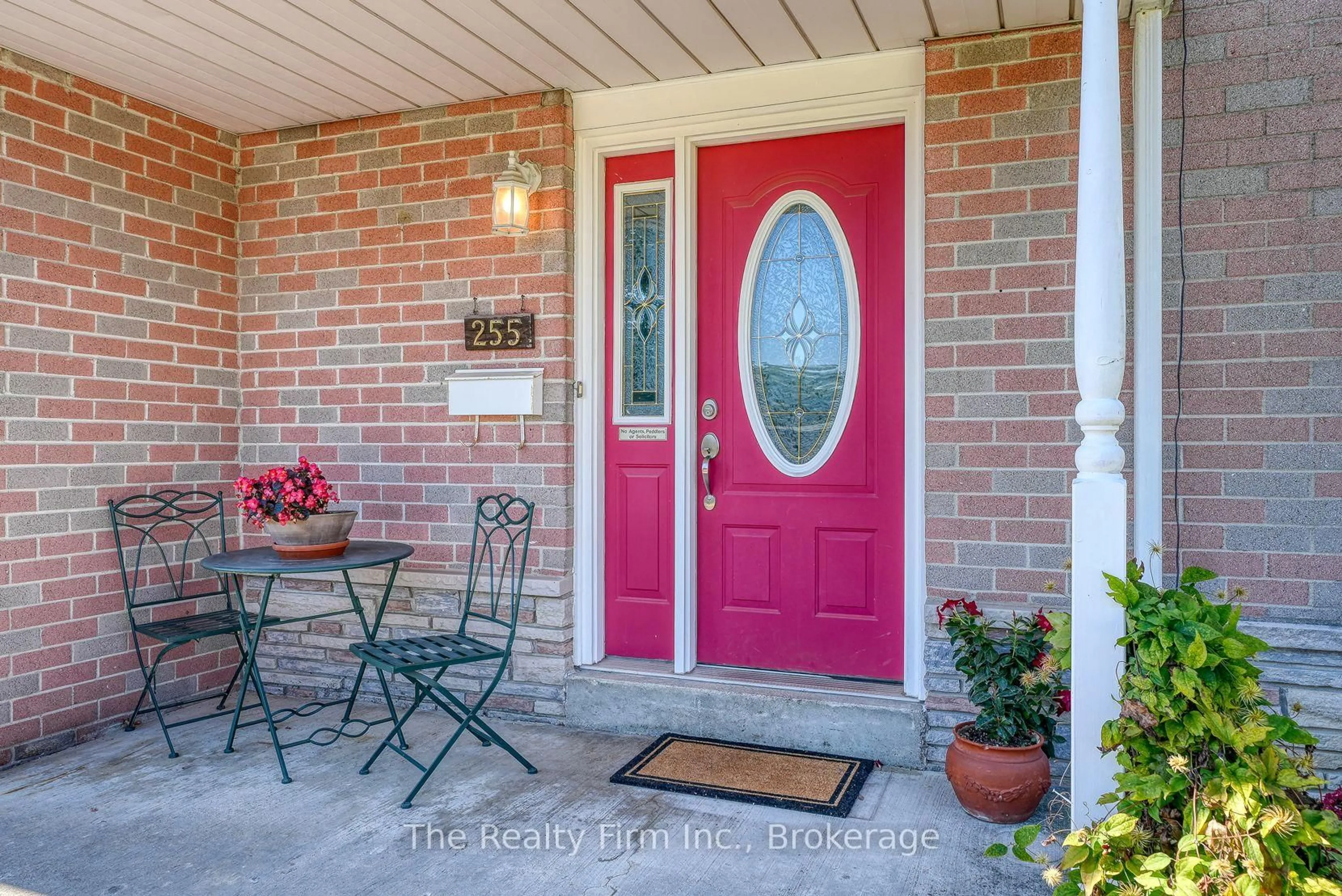 Indoor entryway for 255 Cartier Dr, Woodstock Ontario N4S 7T9