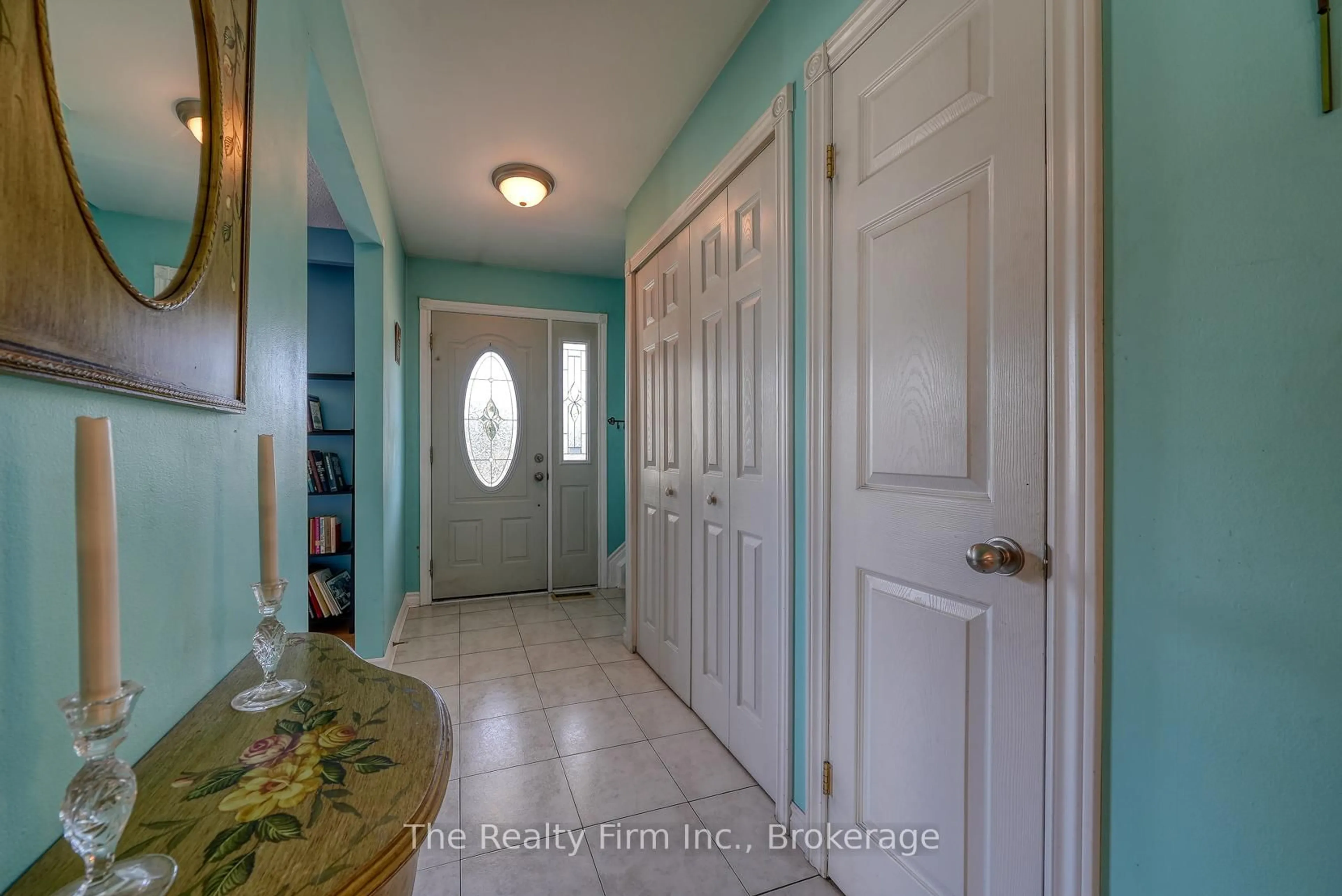 Indoor entryway for 255 Cartier Dr, Woodstock Ontario N4S 7T9