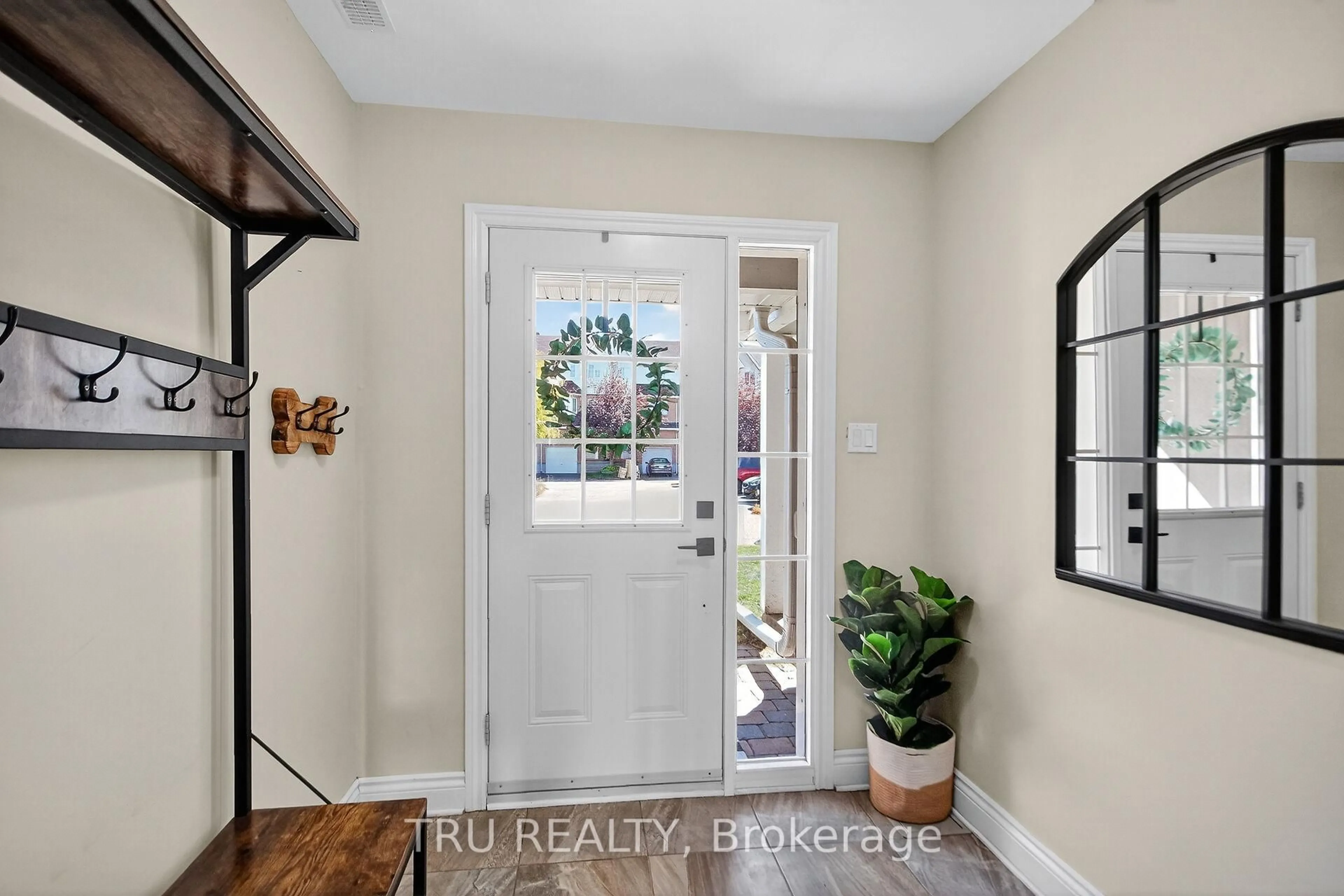 Indoor entryway for 2642 Palings Private, Ottawa Ontario K1T 4A4