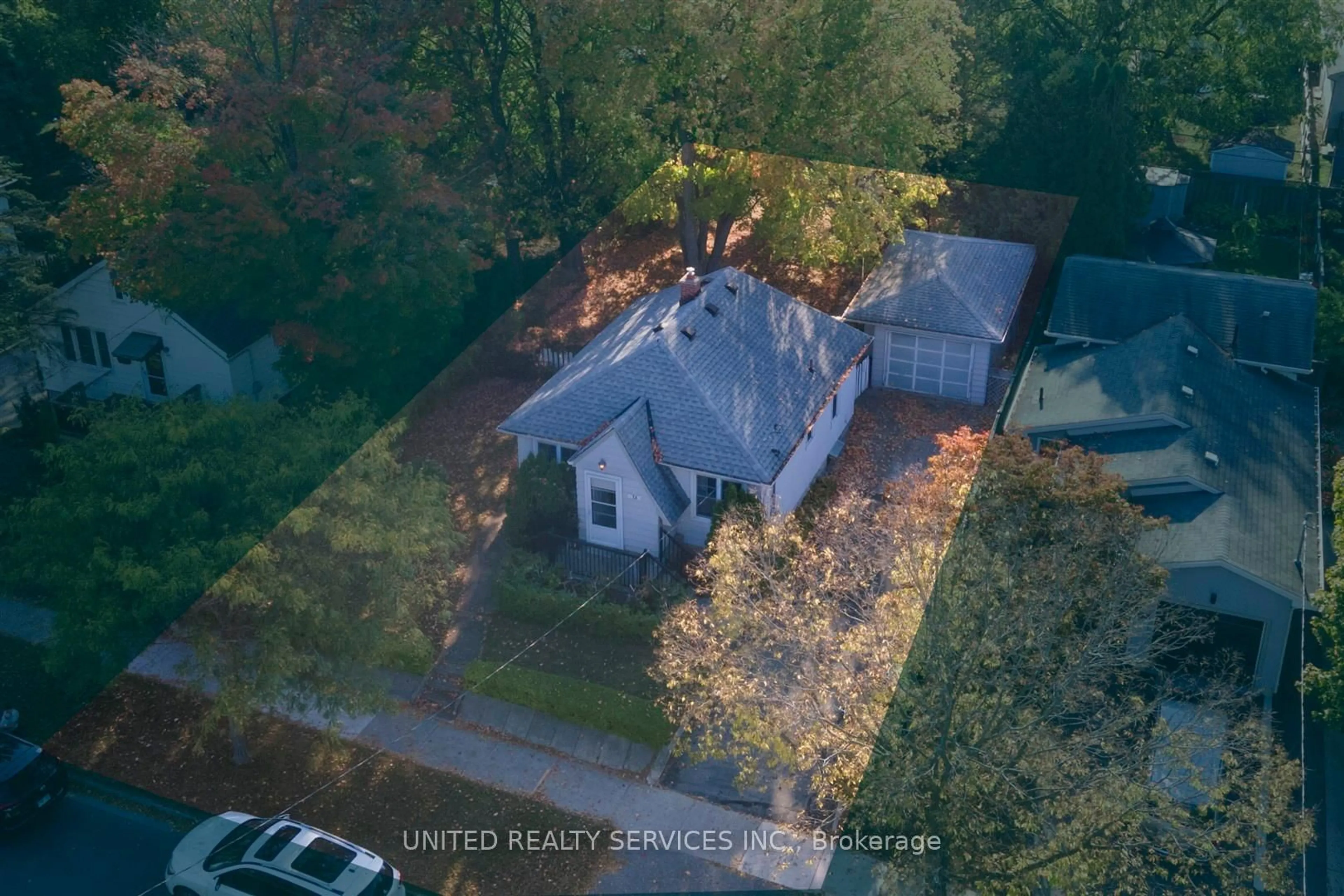 A pic from outside/outdoor area/front of a property/back of a property/a pic from drone, unknown for 73 Mcnay St, London East Ontario N5Y 1K8