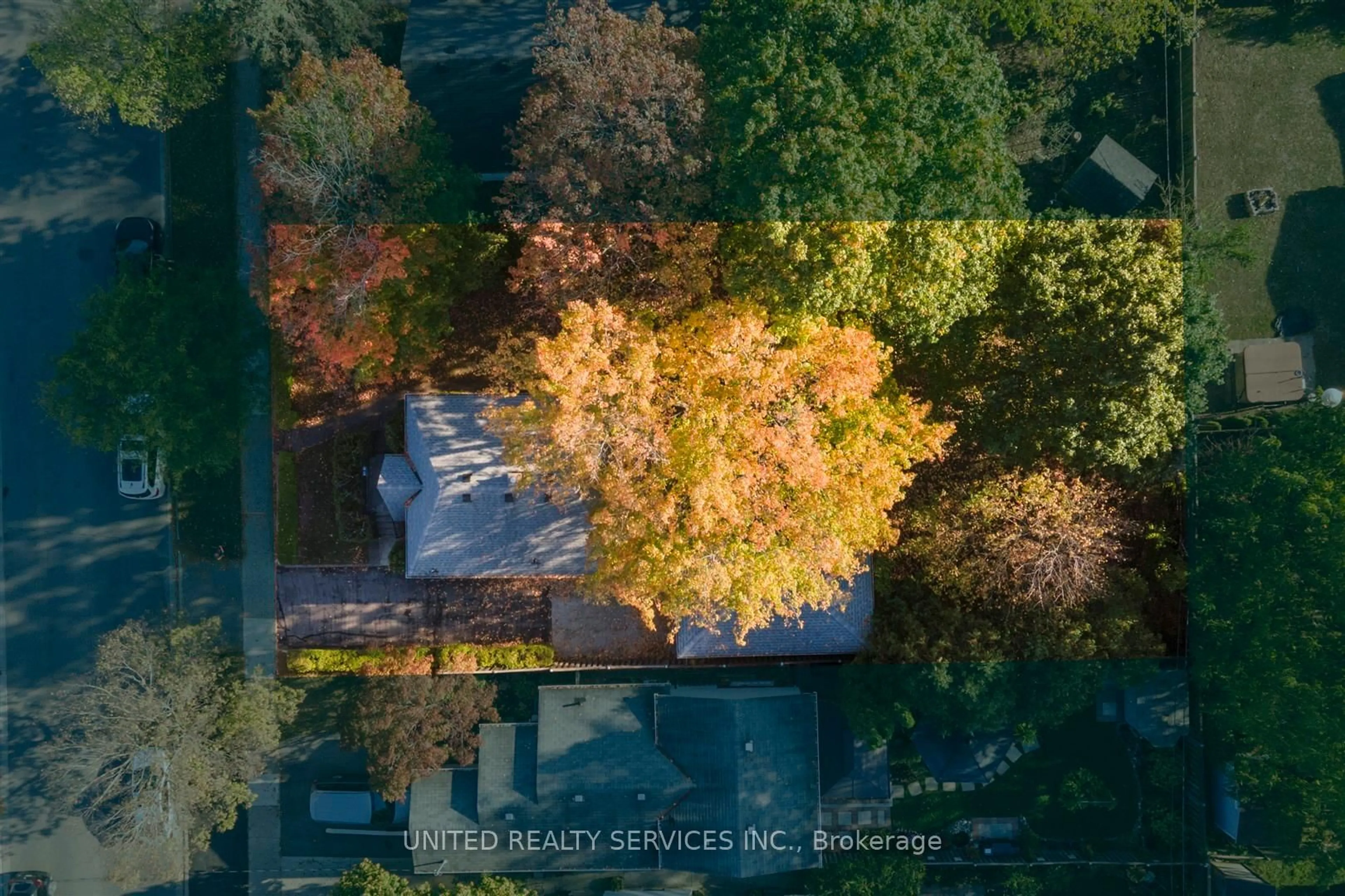 A pic from outside/outdoor area/front of a property/back of a property/a pic from drone, unknown for 73 Mcnay St, London East Ontario N5Y 1K8
