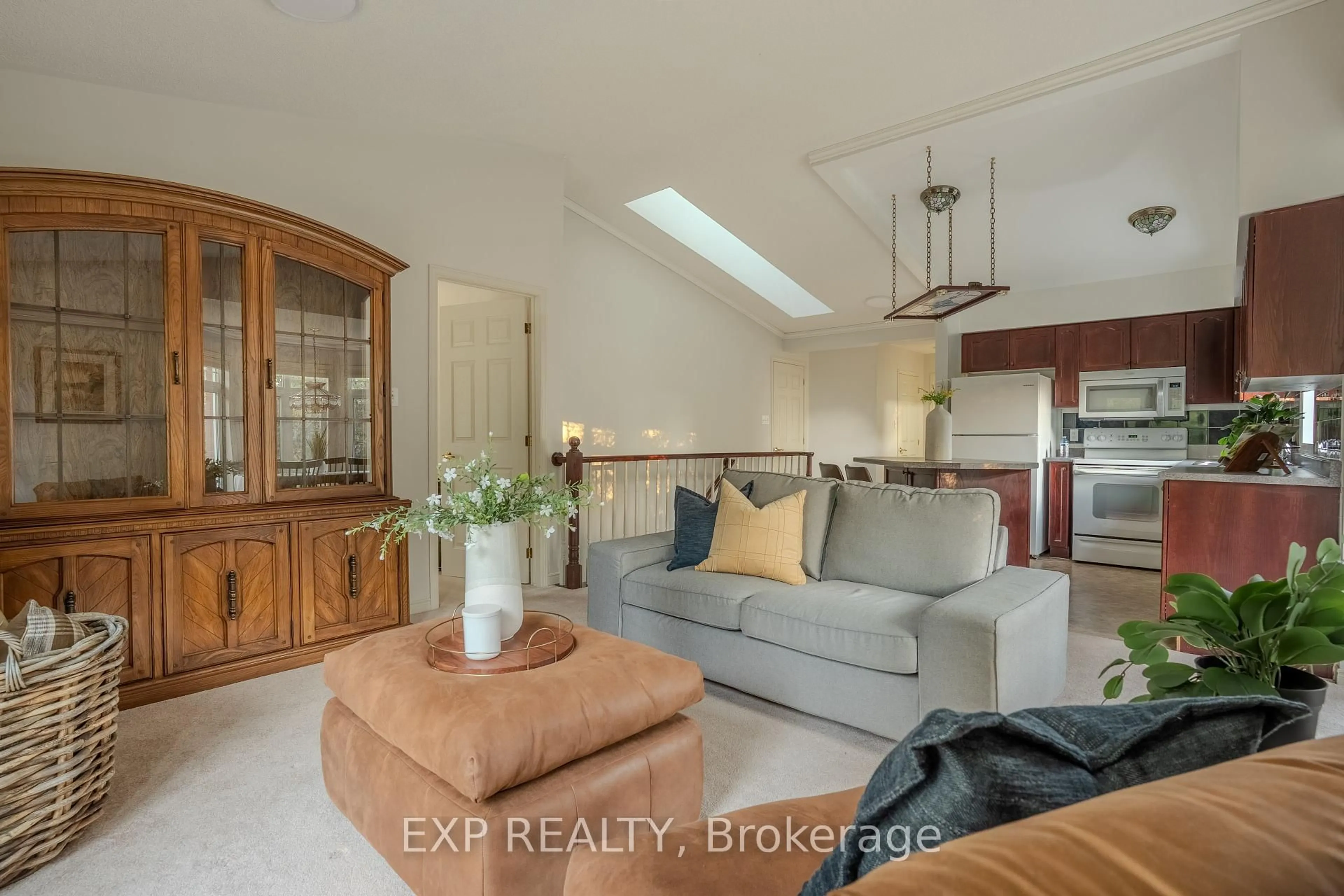 Living room with furniture, ceramic/tile floor for 53 Bunting Rd #17, St. Catharines Ontario L2P 3Y6