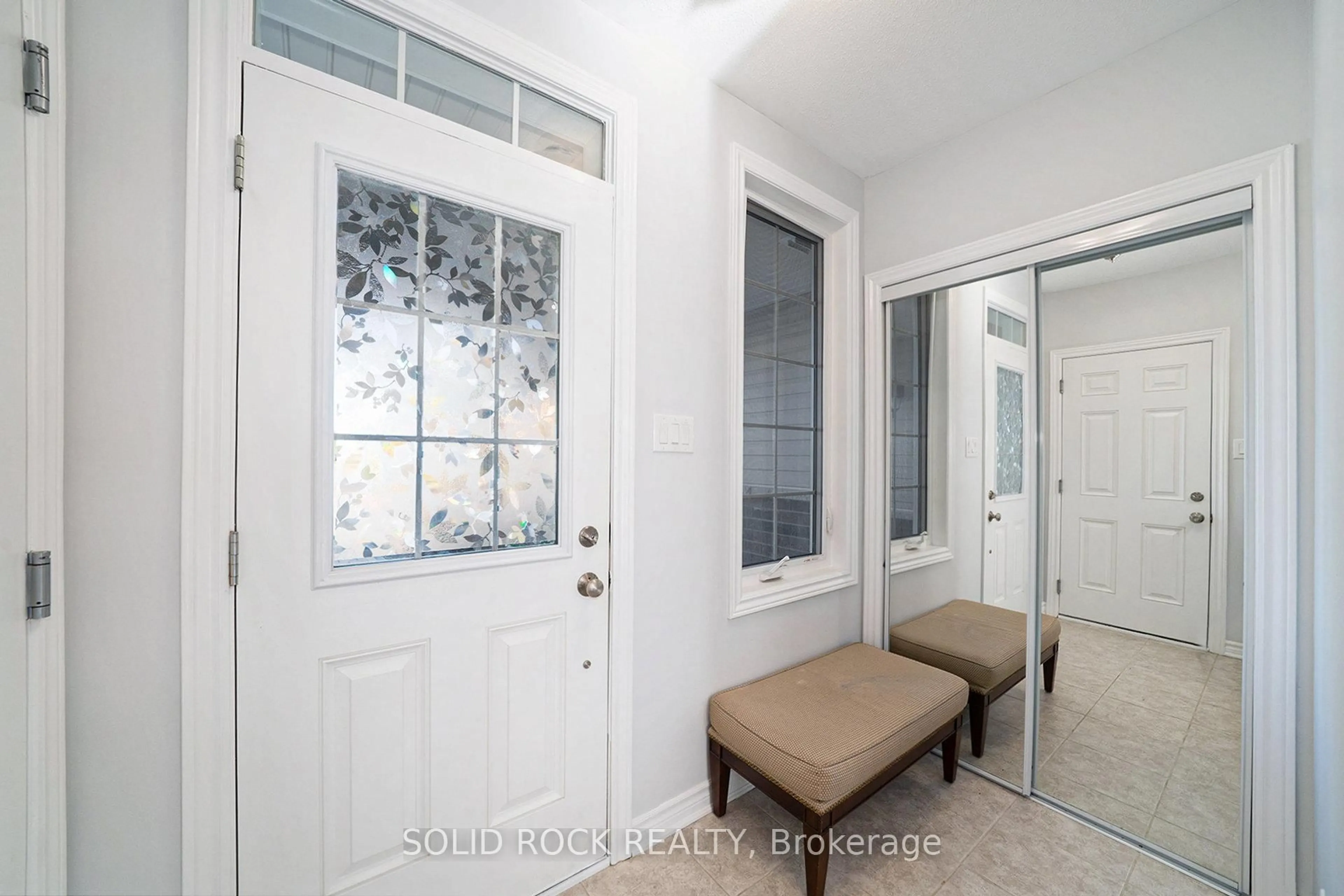Indoor entryway for 380 Rouncey Rd, Ottawa Ontario K2V 0H9