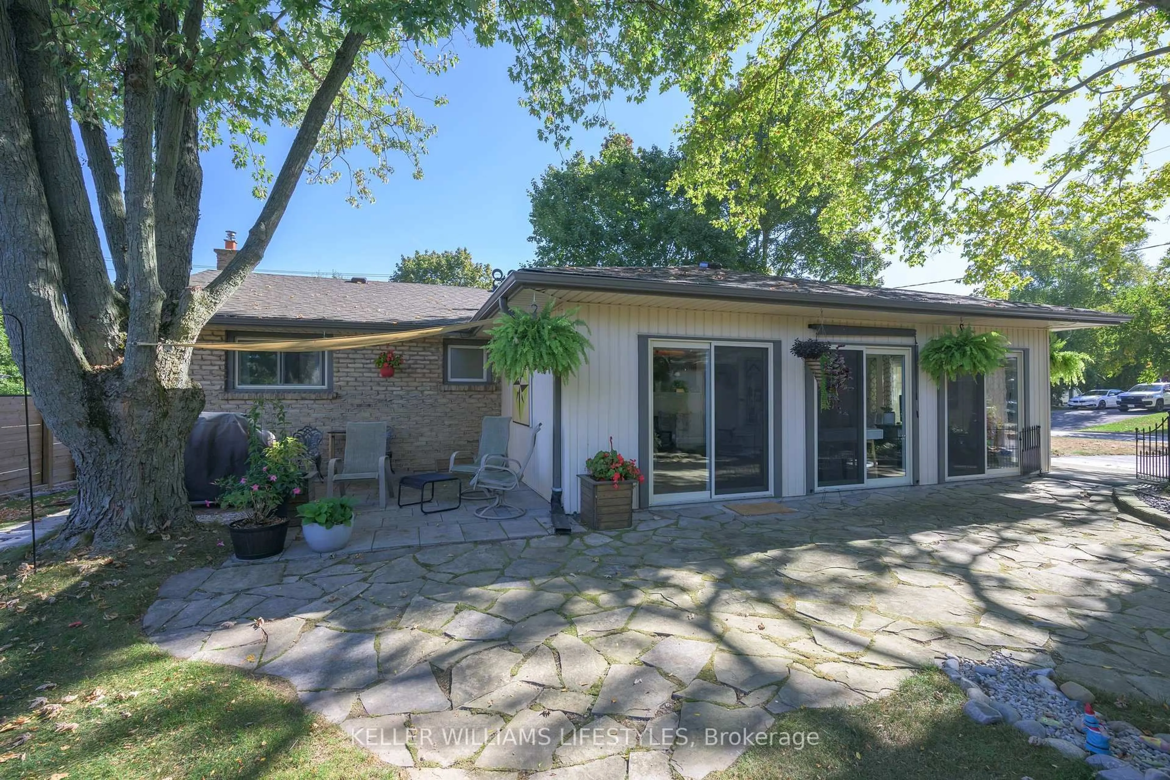 Unknown for 9 Outer Dr, London South Ontario N6P 1C5