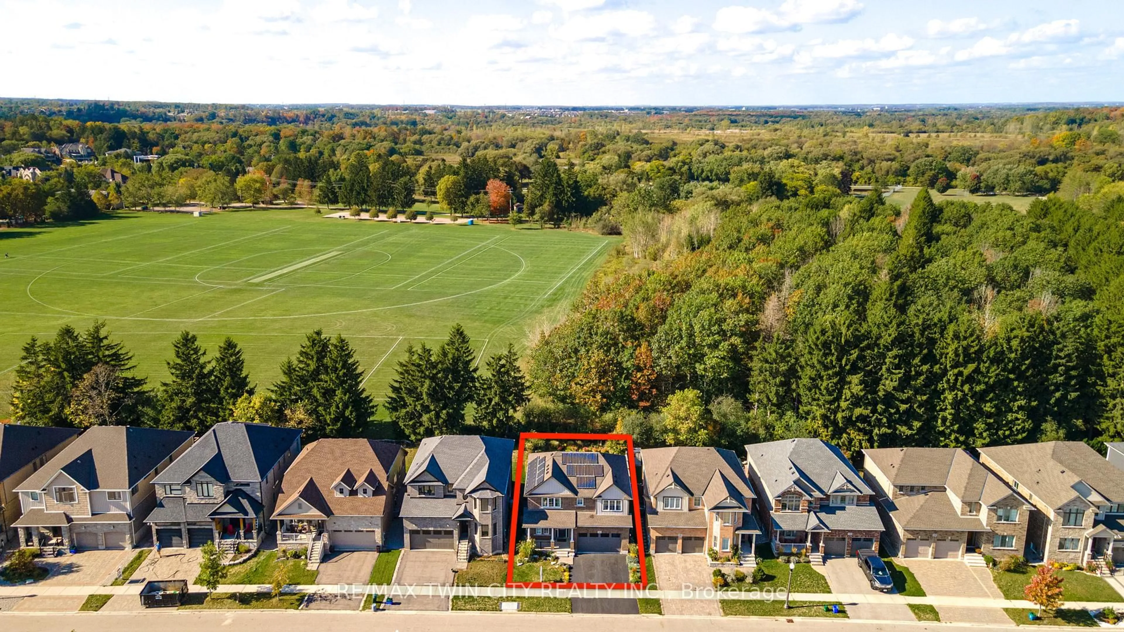 A pic from outside/outdoor area/front of a property/back of a property/a pic from drone, water/lake/river/ocean view for 138 Eaglecrest St, Kitchener Ontario N2K 0C4