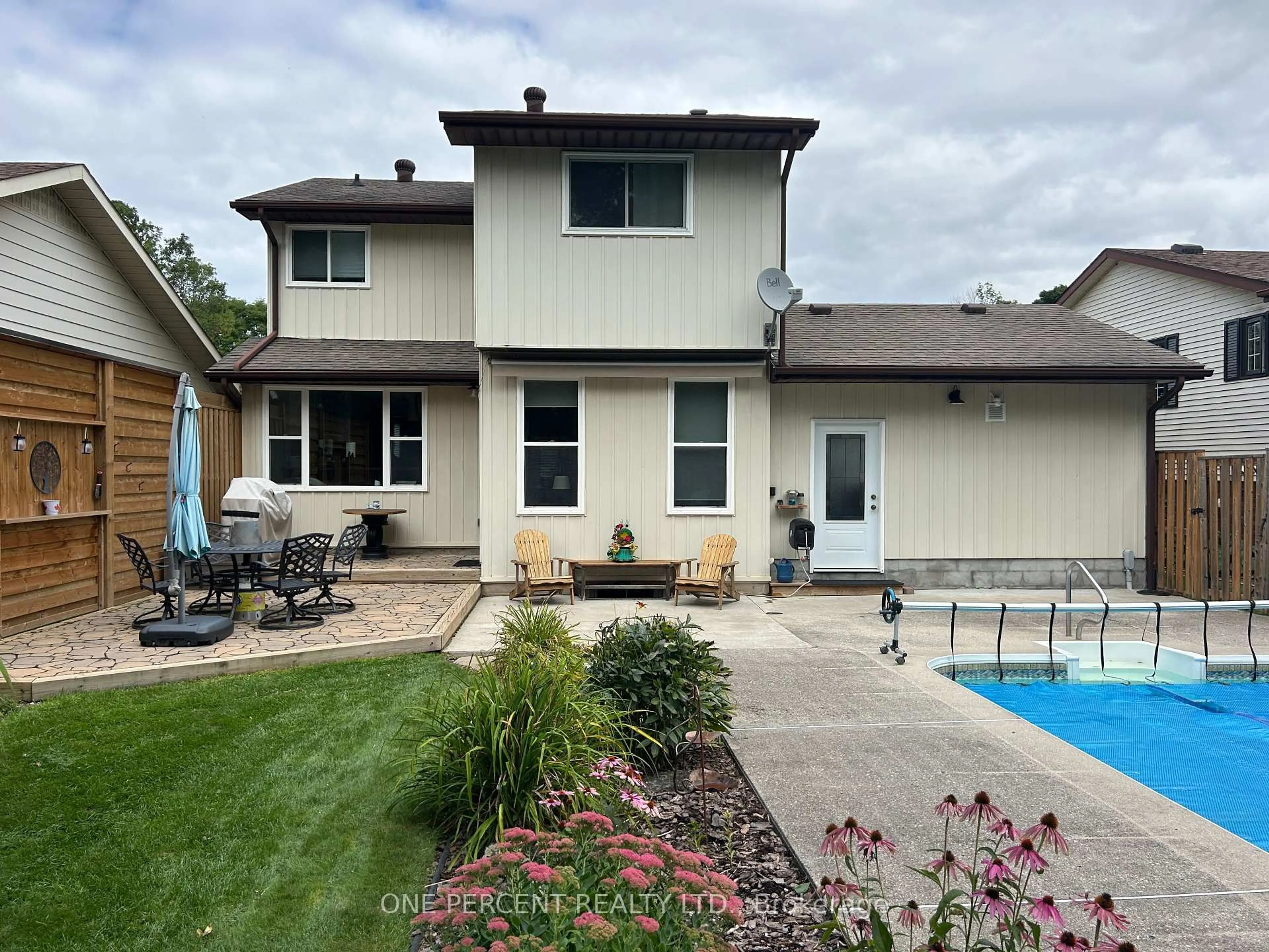 Home with vinyl exterior material, unknown for 515 1 St, Owen Sound Ontario N4K 6C4