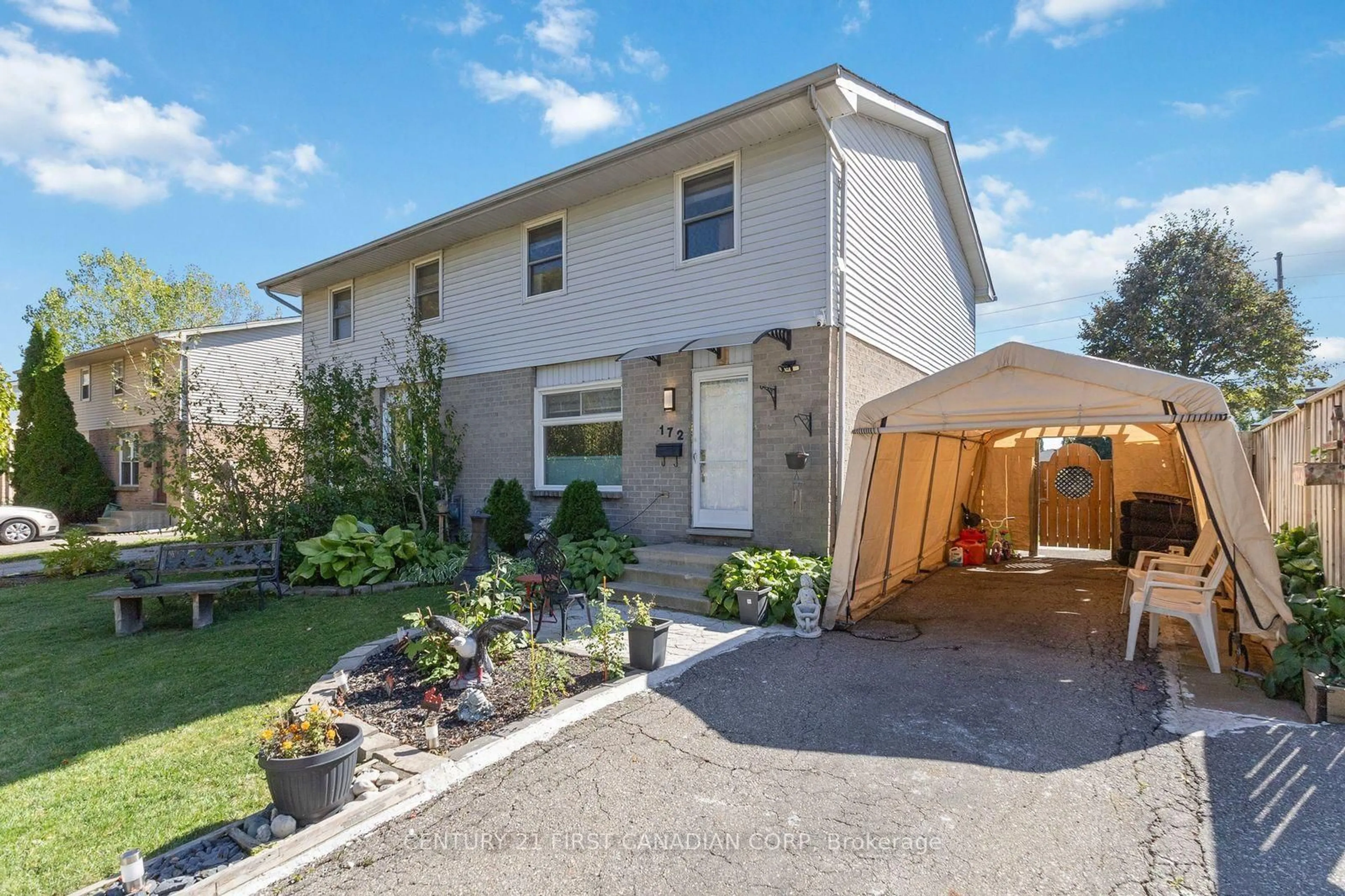 A pic from outside/outdoor area/front of a property/back of a property/a pic from drone, street for 172 Golfdale Cres, London South Ontario N6C 5X4