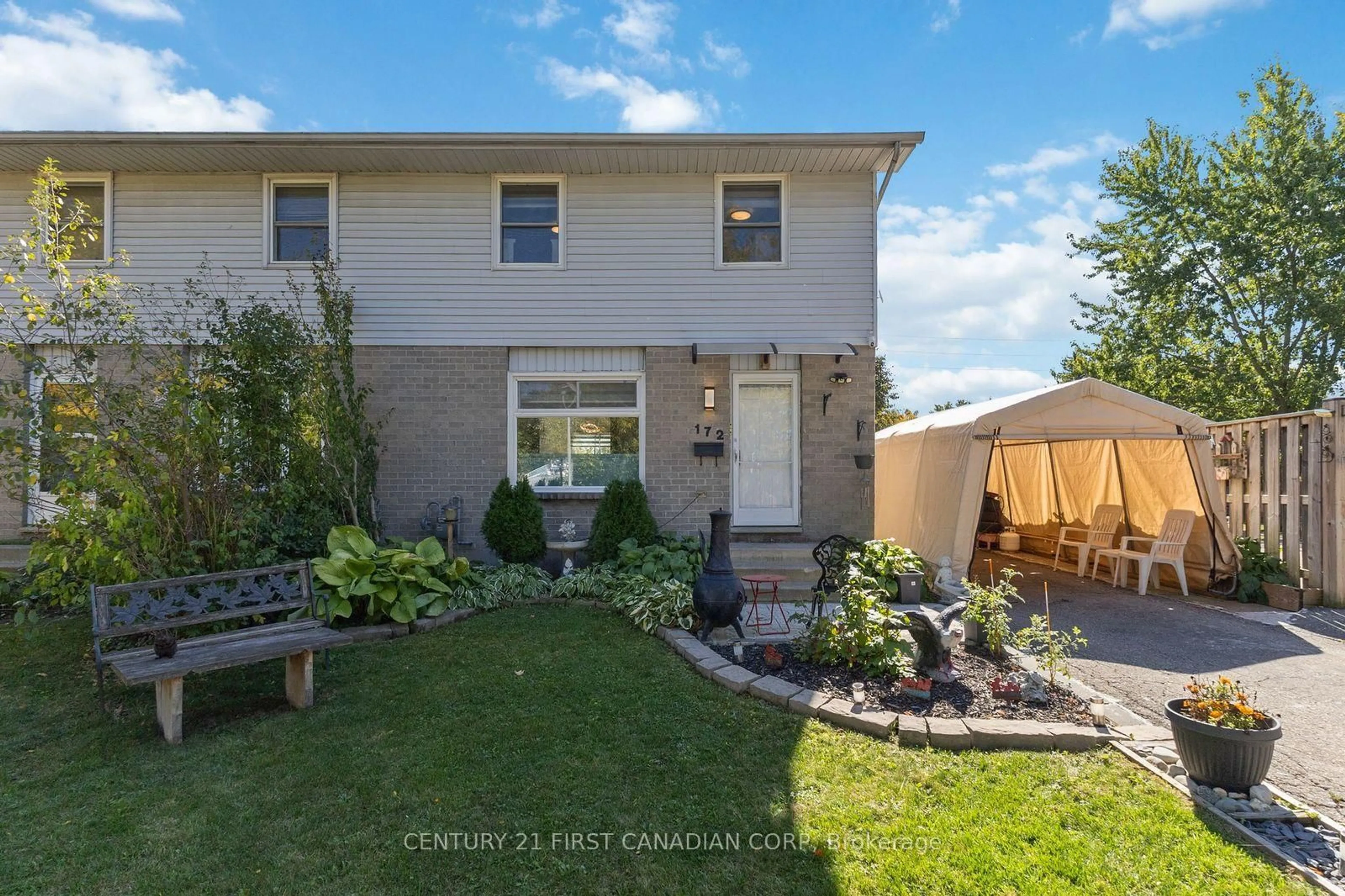 A pic from outside/outdoor area/front of a property/back of a property/a pic from drone, street for 172 Golfdale Cres, London South Ontario N6C 5X4