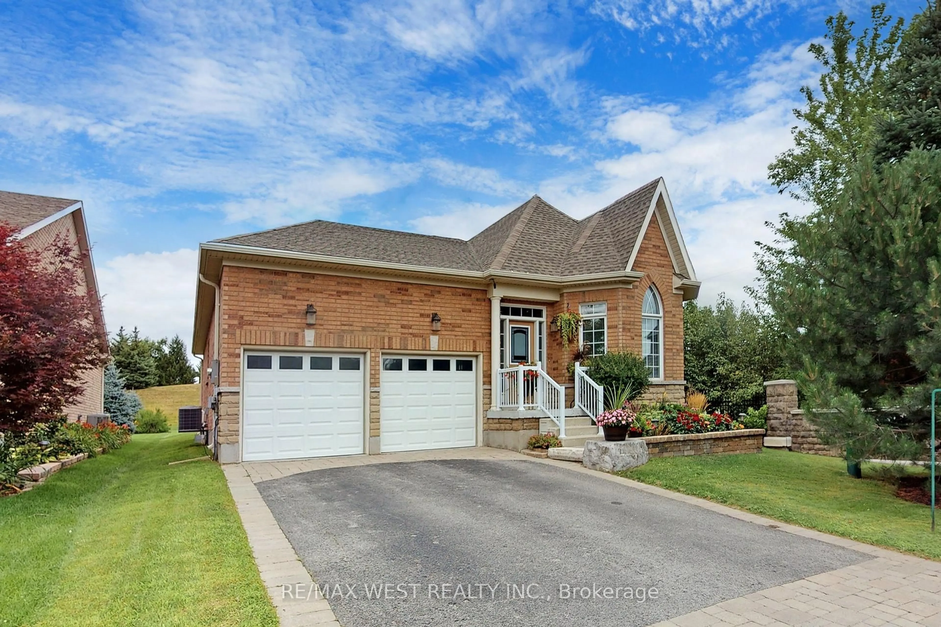 Home with brick exterior material, street for 9 Aberfoyle Mill Cres, Puslinch Ontario N0B 2J0
