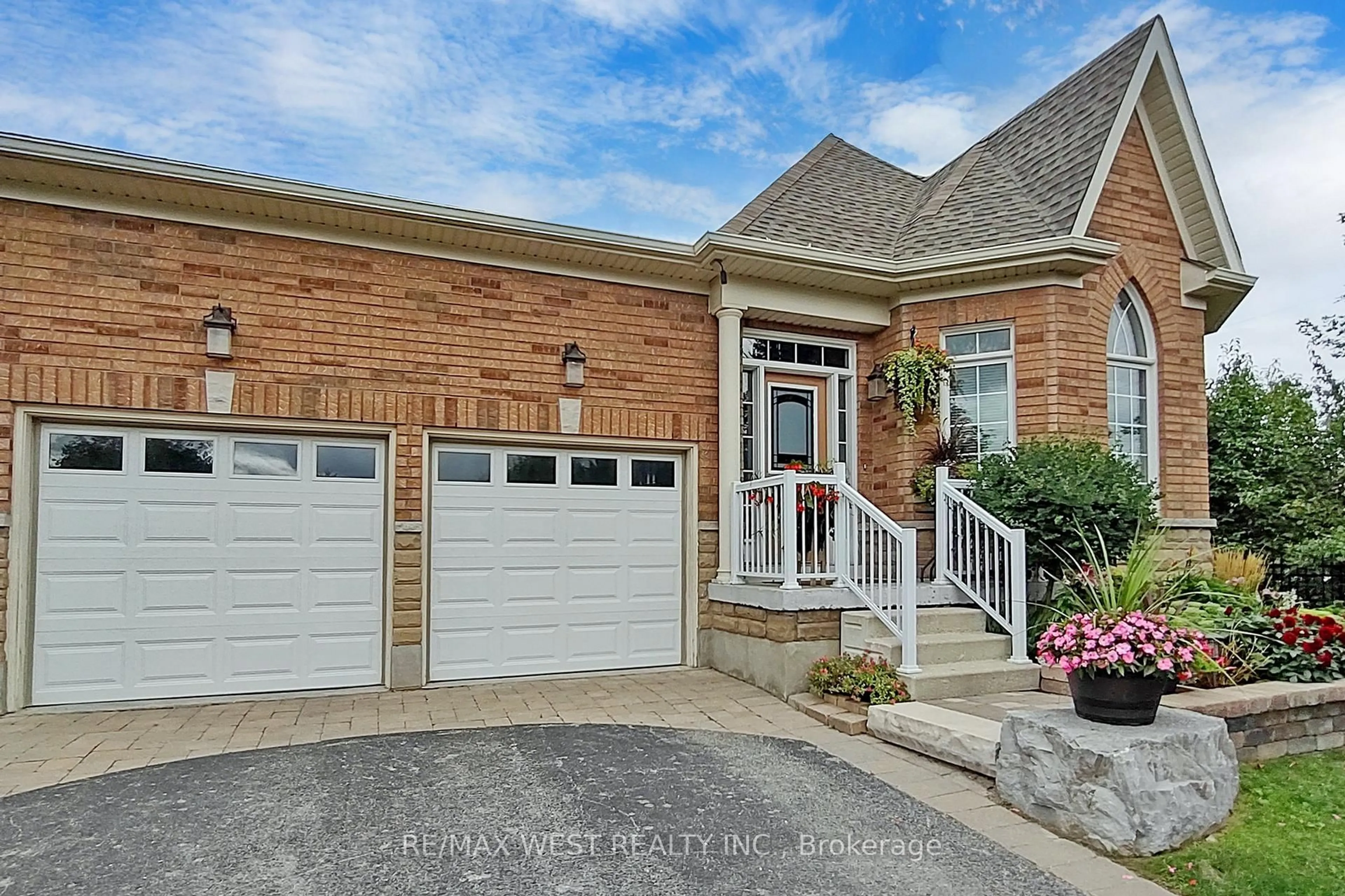 Home with brick exterior material, street for 9 Aberfoyle Mill Cres, Puslinch Ontario N0B 2J0