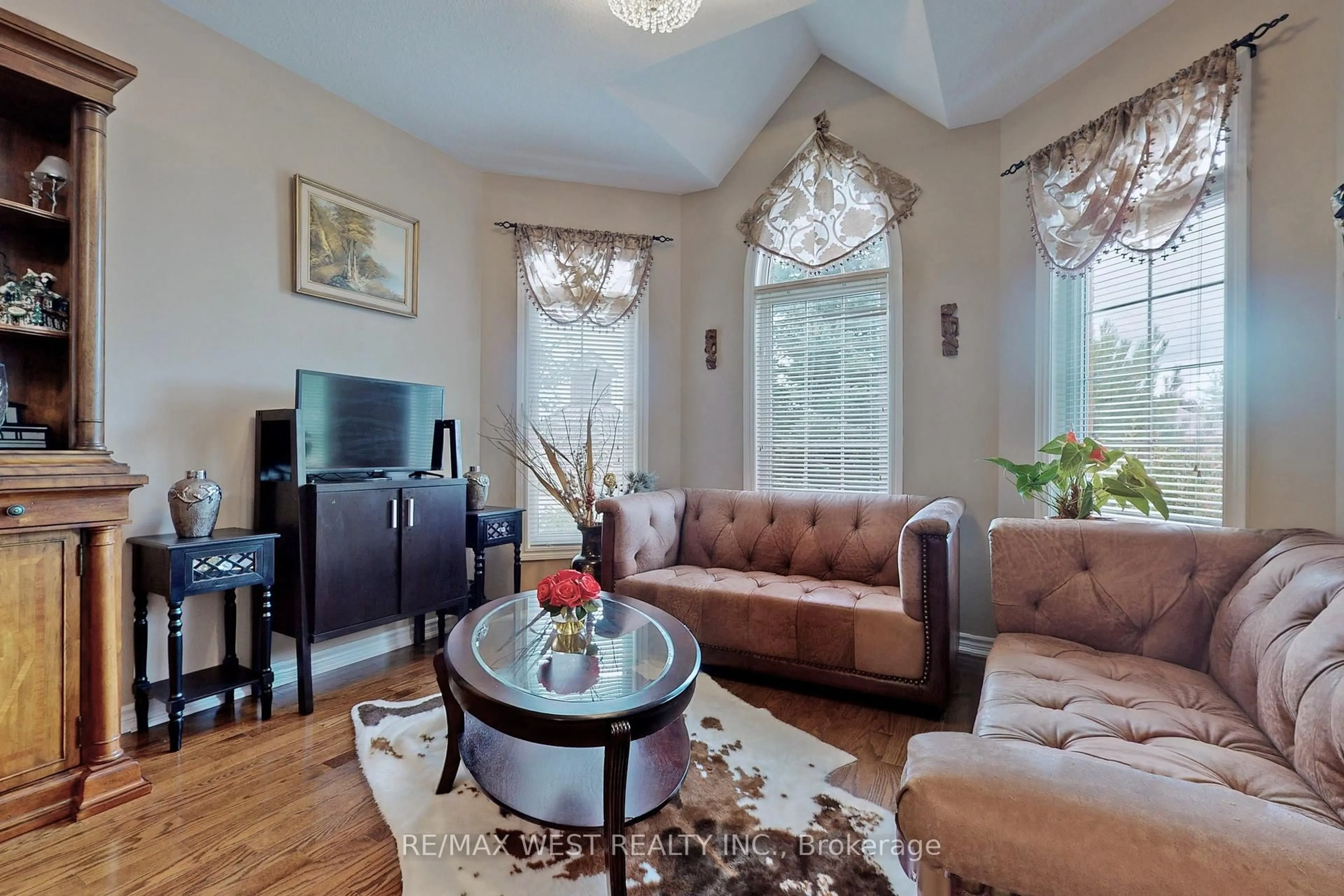 Living room with furniture, unknown for 9 Aberfoyle Mill Cres, Puslinch Ontario N0B 2J0