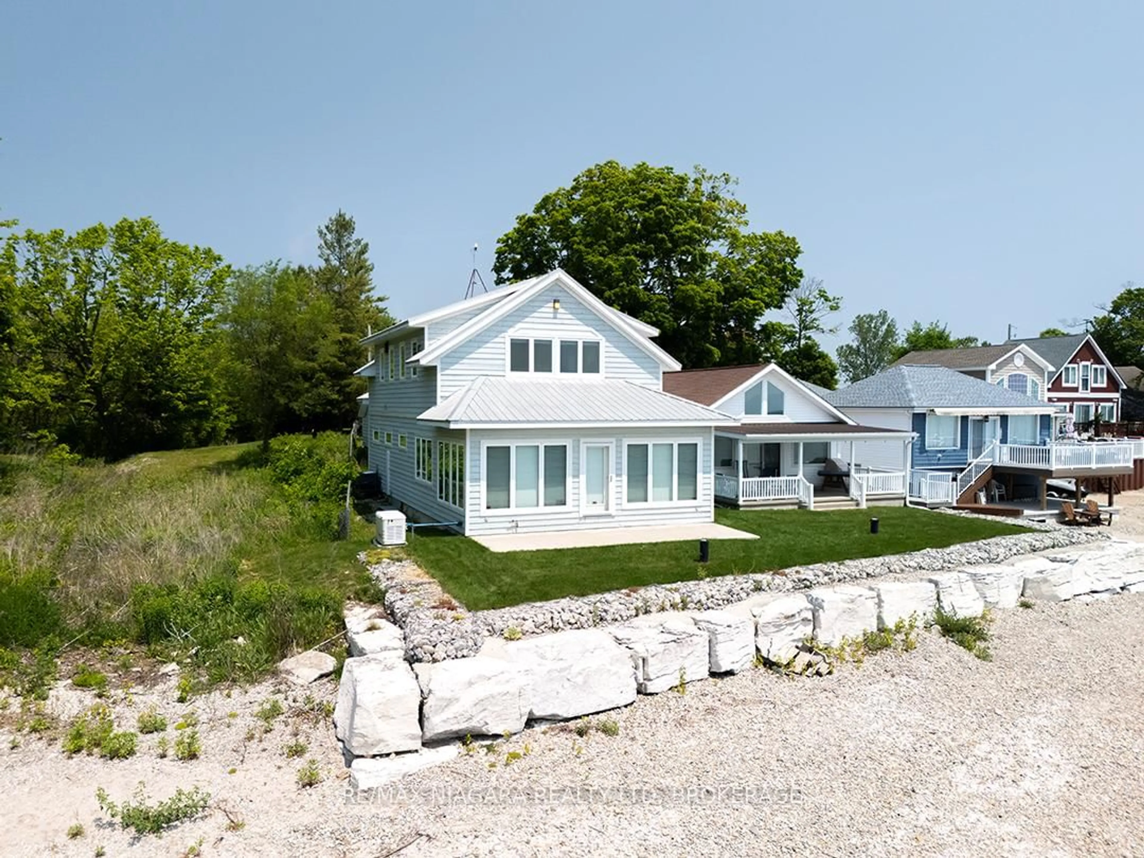 Home with vinyl exterior material, unknown for 12895 Old Lakeshore Rd, Wainfleet Ontario L0S 1V0