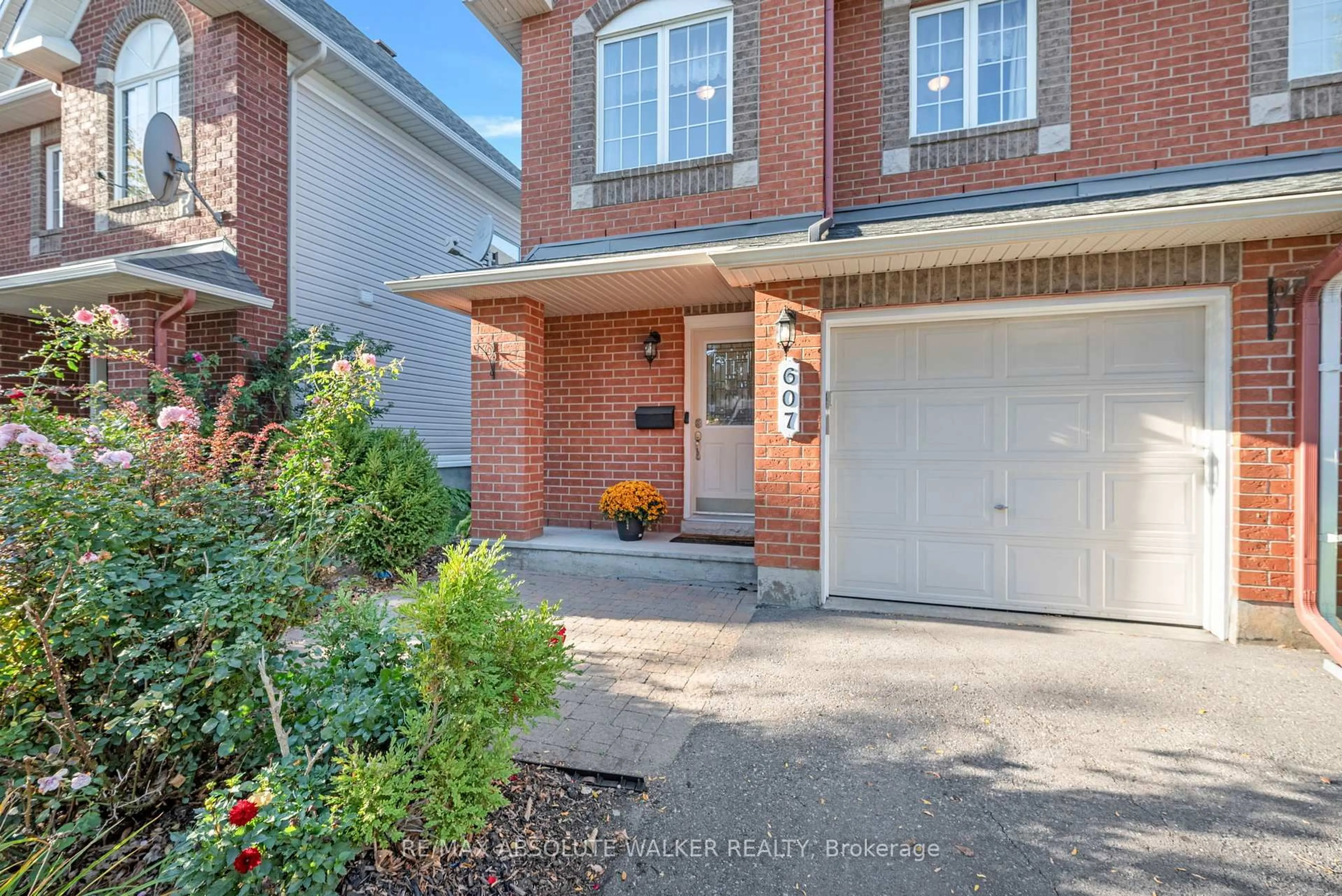 Home with brick exterior material, street for 607 Aquaview Dr, Orleans Ontario K4A 4W1