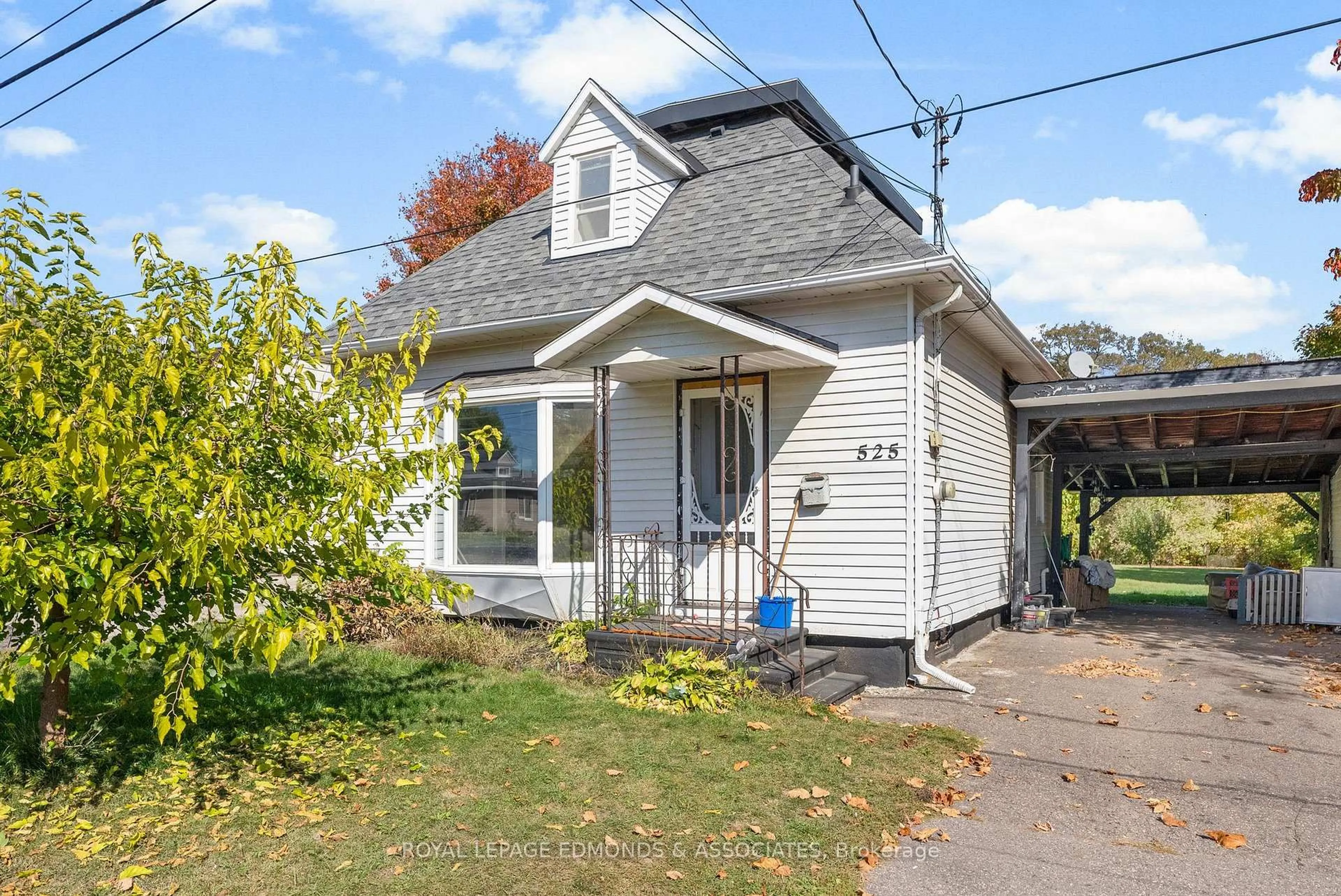 Home with vinyl exterior material, street for 525 Boundary Rd, Pembroke Ontario K8A 6L7