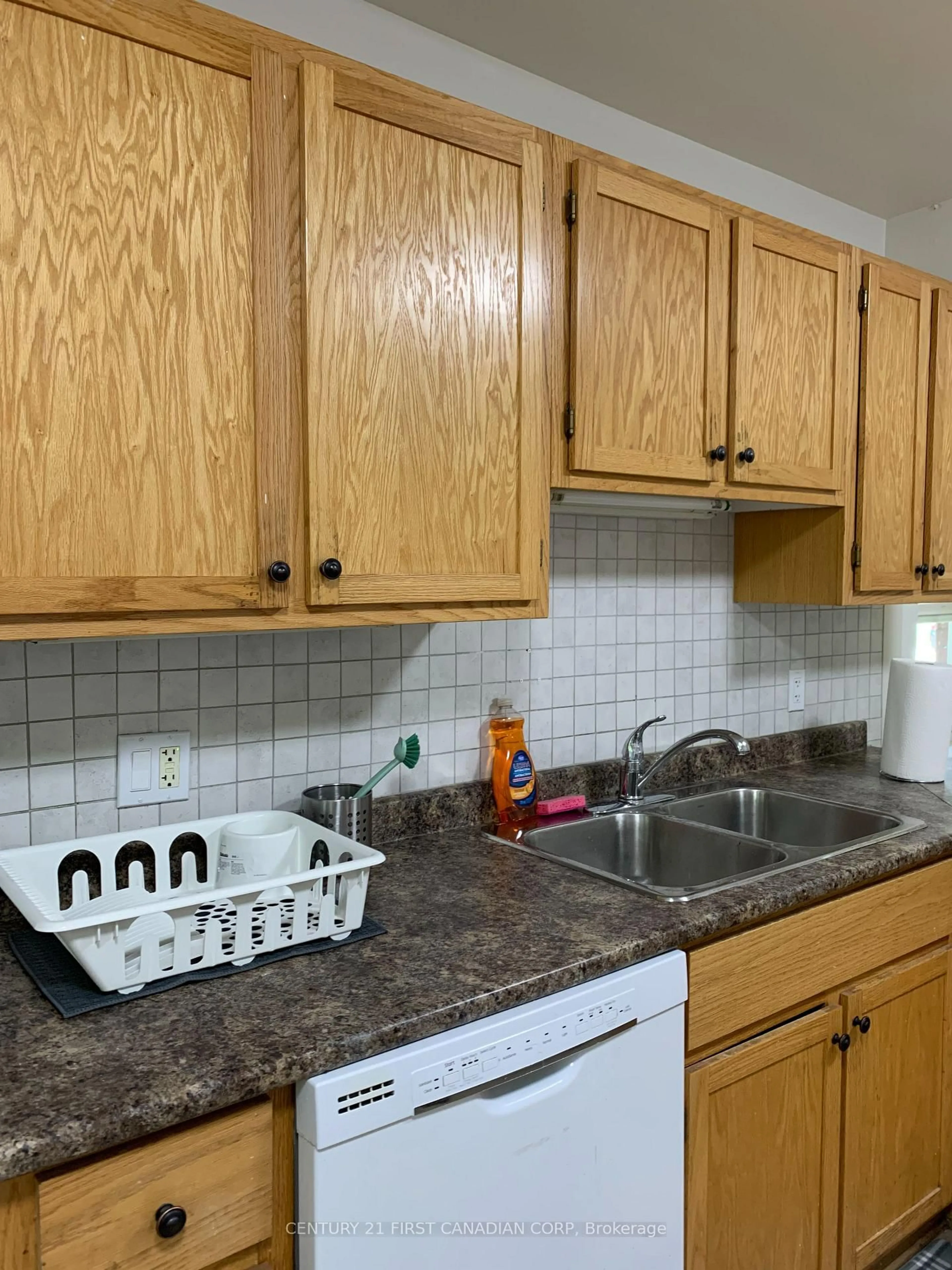 Standard kitchen, unknown for 14 Craig St, London South Ontario N6C 1E8