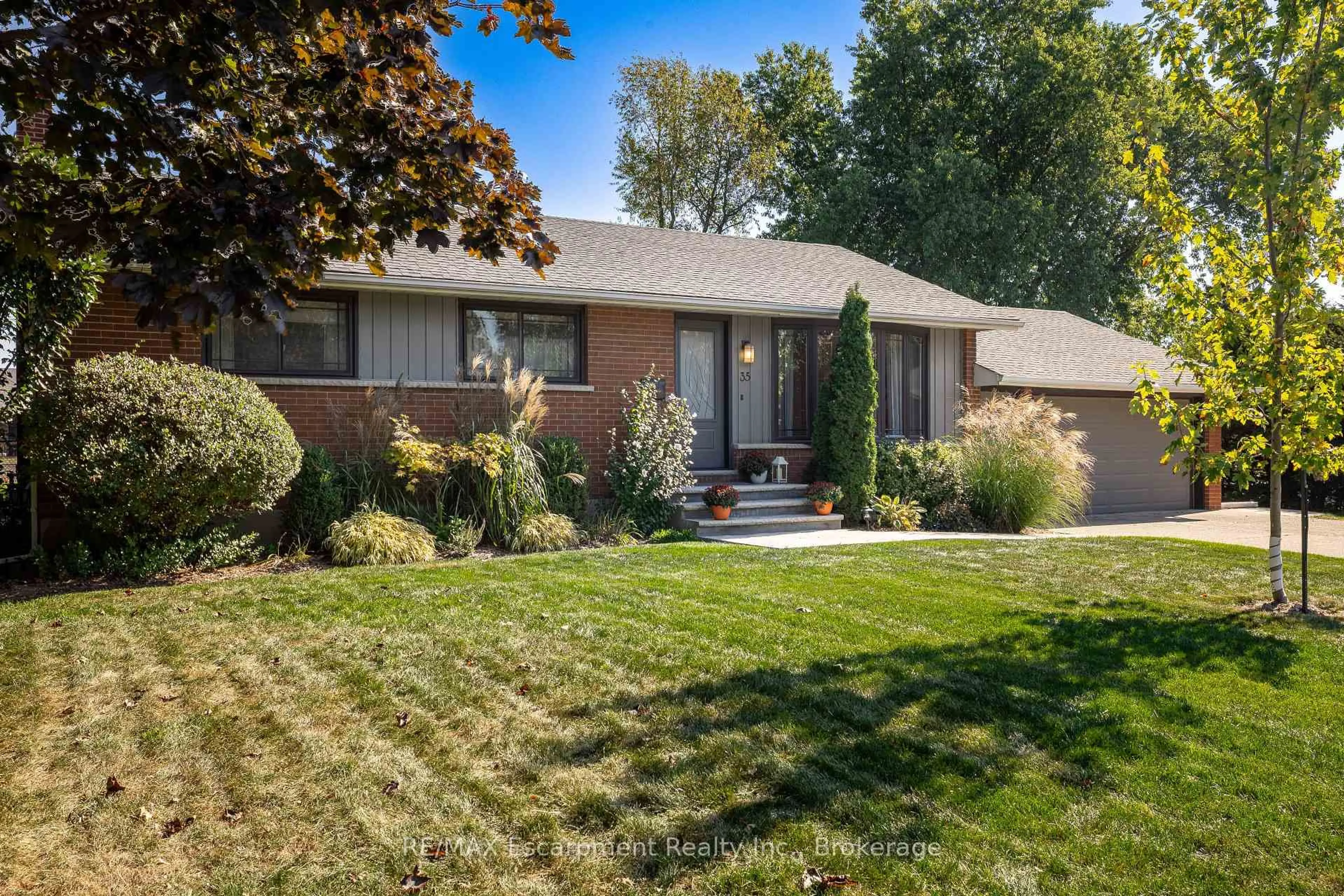 Home with brick exterior material, street for 35 Tanager Dr, Tillsonburg Ontario N4G 1B1