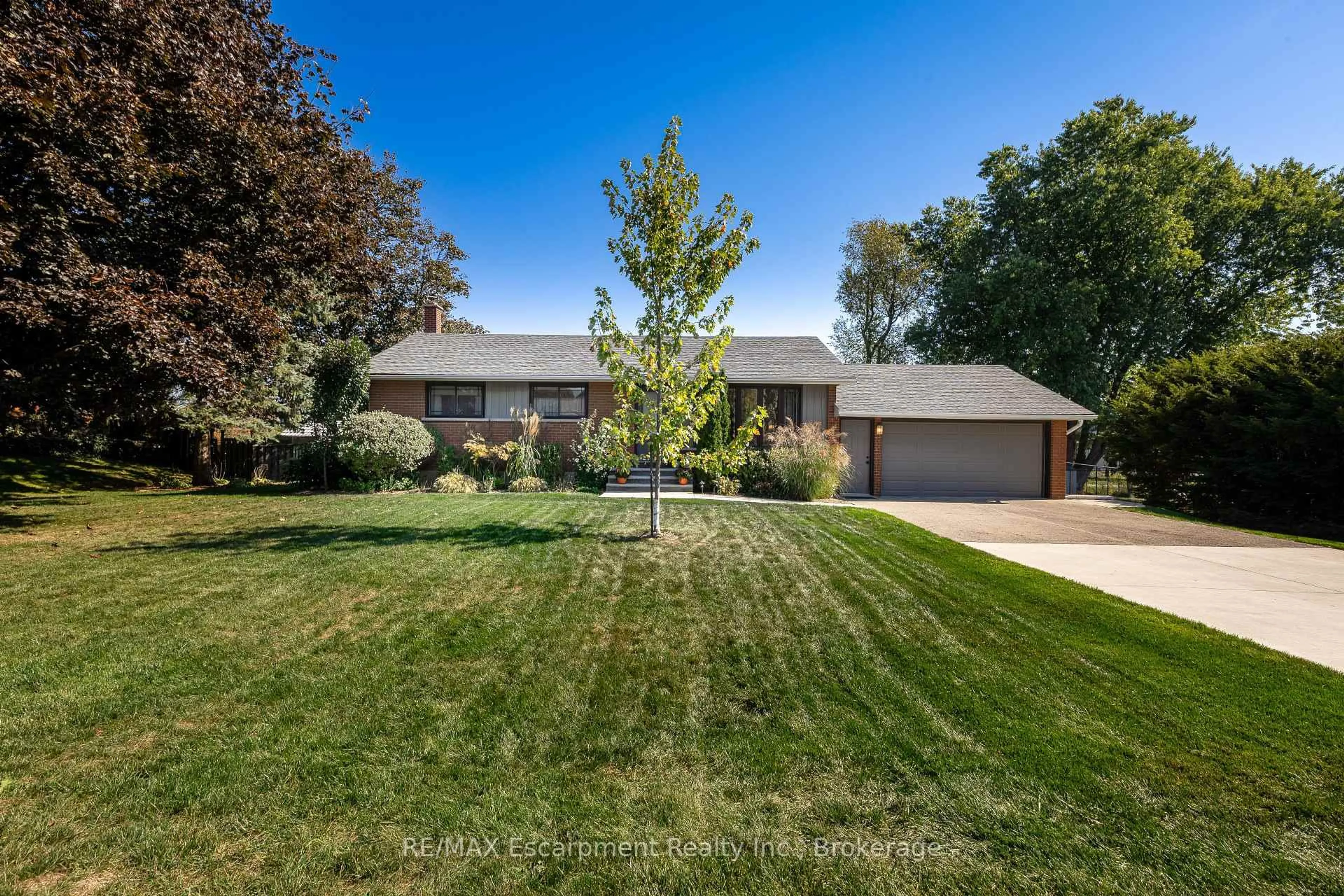 A pic from outside/outdoor area/front of a property/back of a property/a pic from drone, street for 35 Tanager Dr, Tillsonburg Ontario N4G 1B1