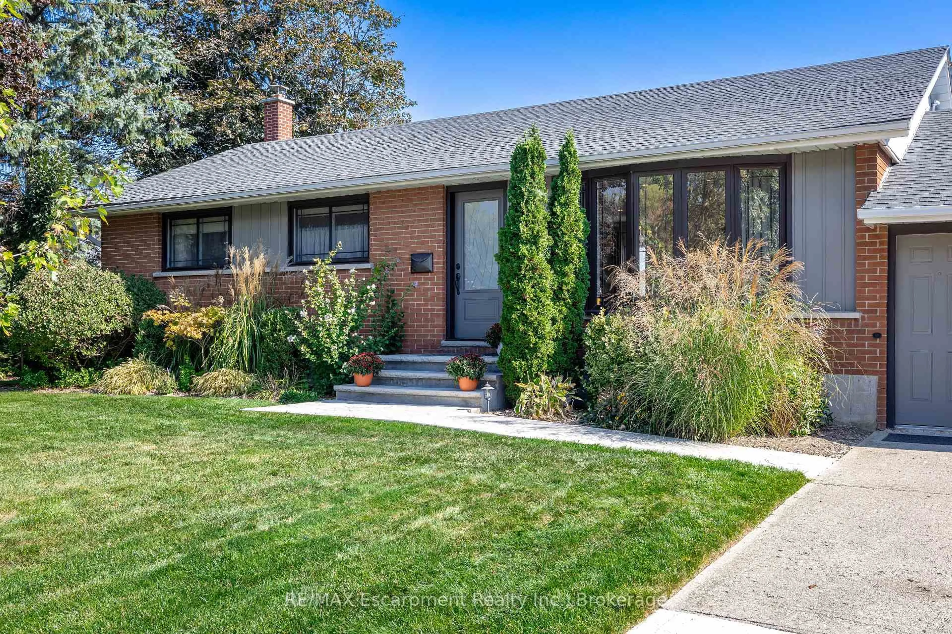 Home with brick exterior material, street for 35 Tanager Dr, Tillsonburg Ontario N4G 1B1