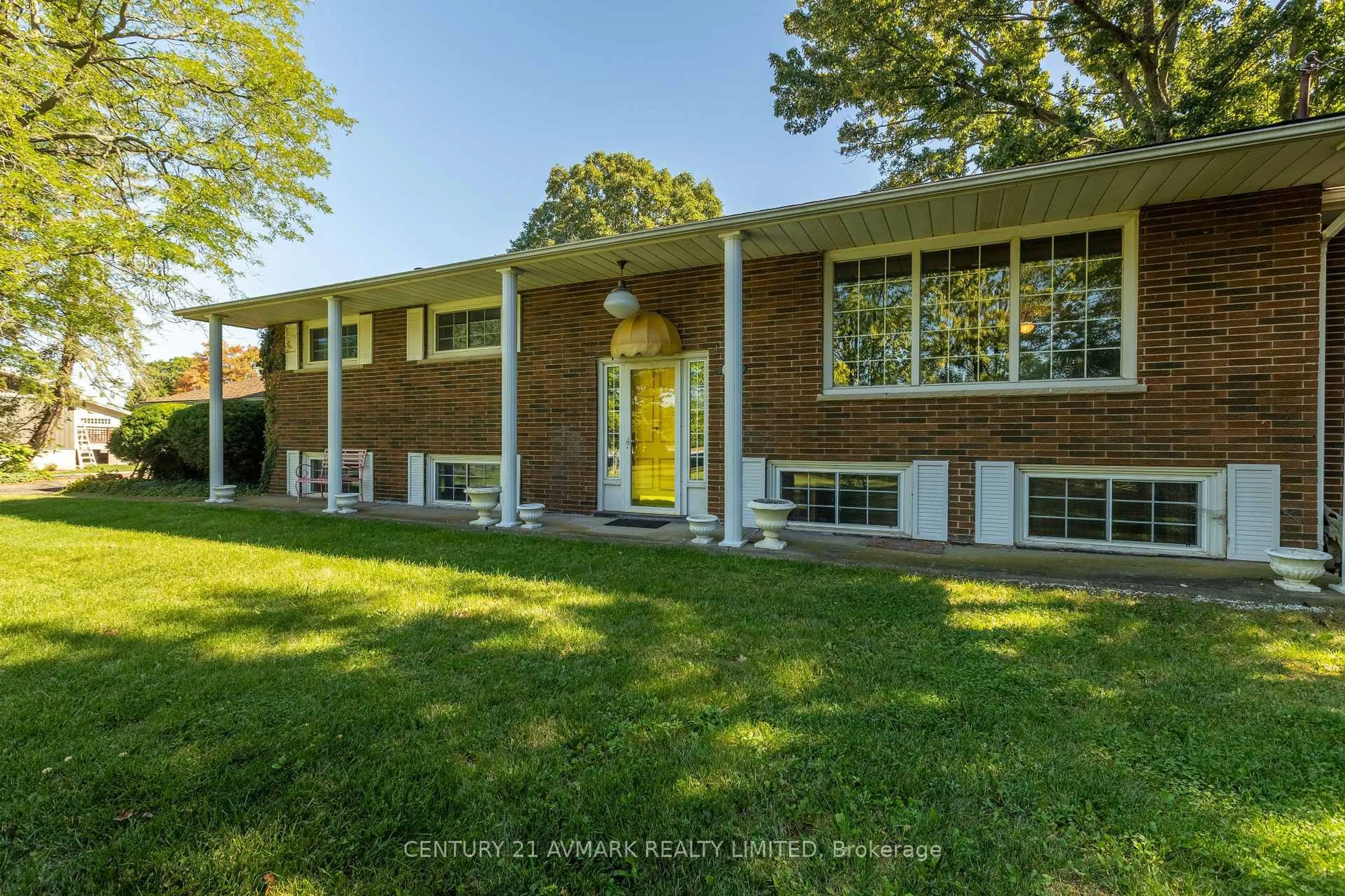 Home with brick exterior material, street for 382 Doan's Ridge Rd, Welland Ontario L3B 5N7
