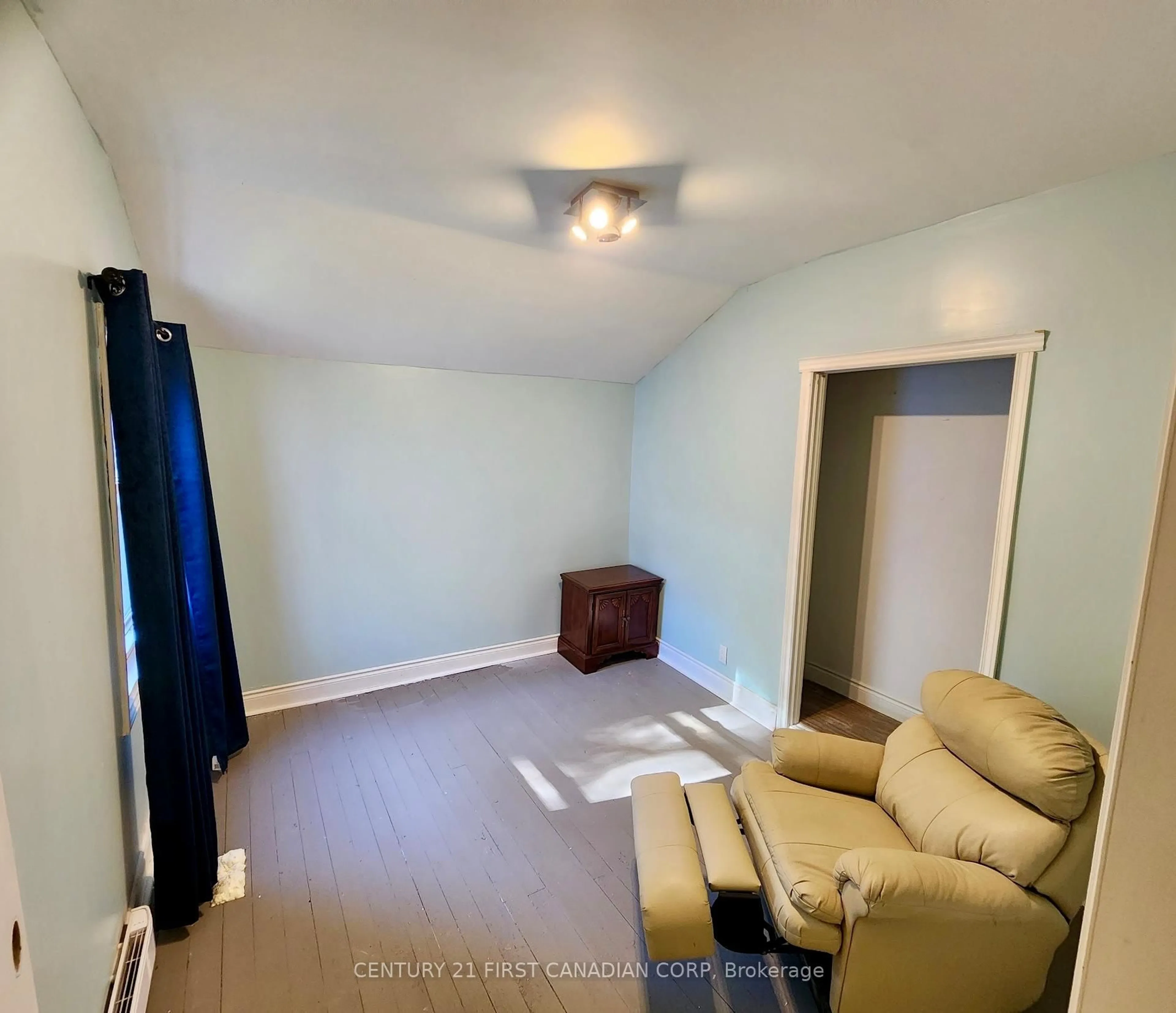 A pic of a room for 38 Main St, Kincardine Ontario N0G 2T0