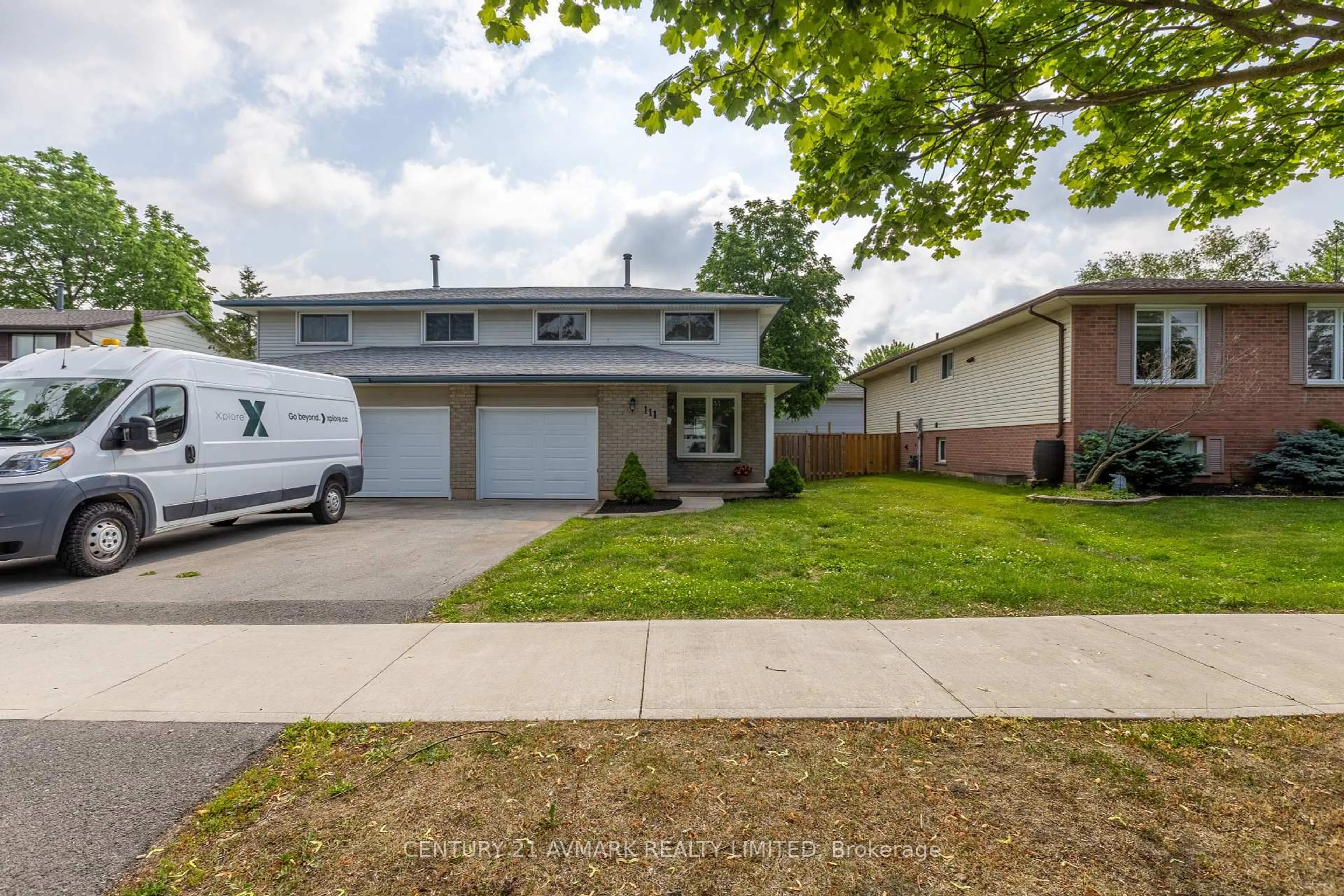 Home with vinyl exterior material, street for 111 Northgate Dr, Welland Ontario L3C 5Y3
