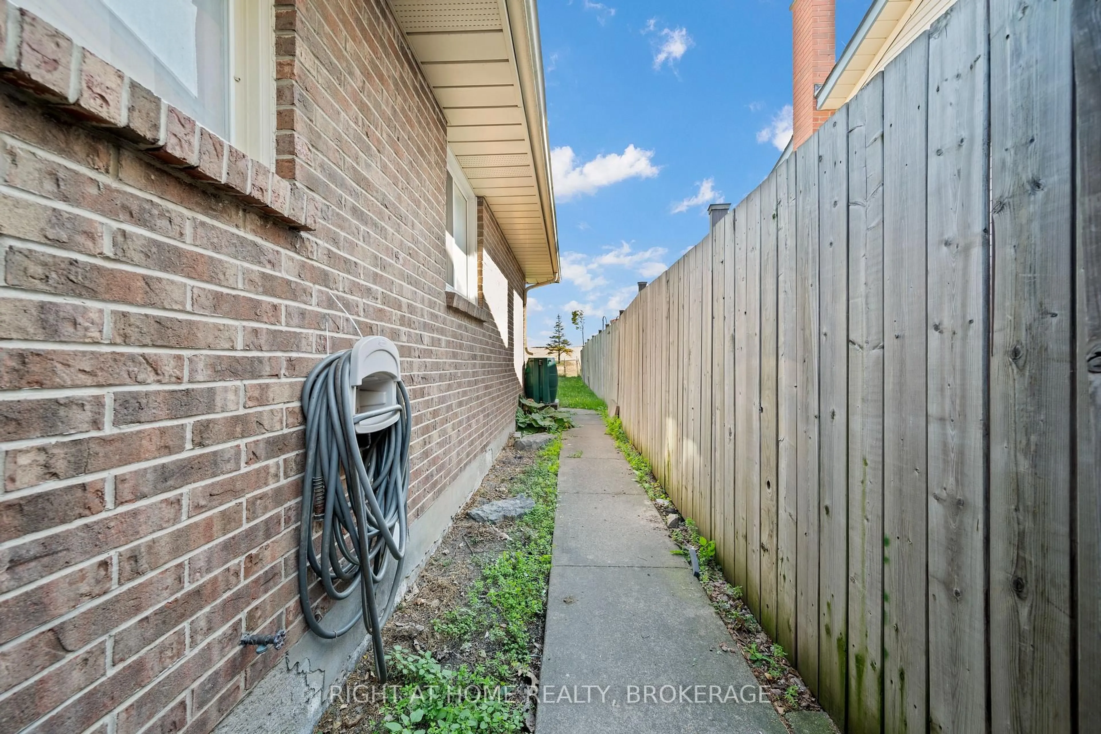 Unknown for 67 Dundonald St, St. Catharines Ontario L2P 3T4