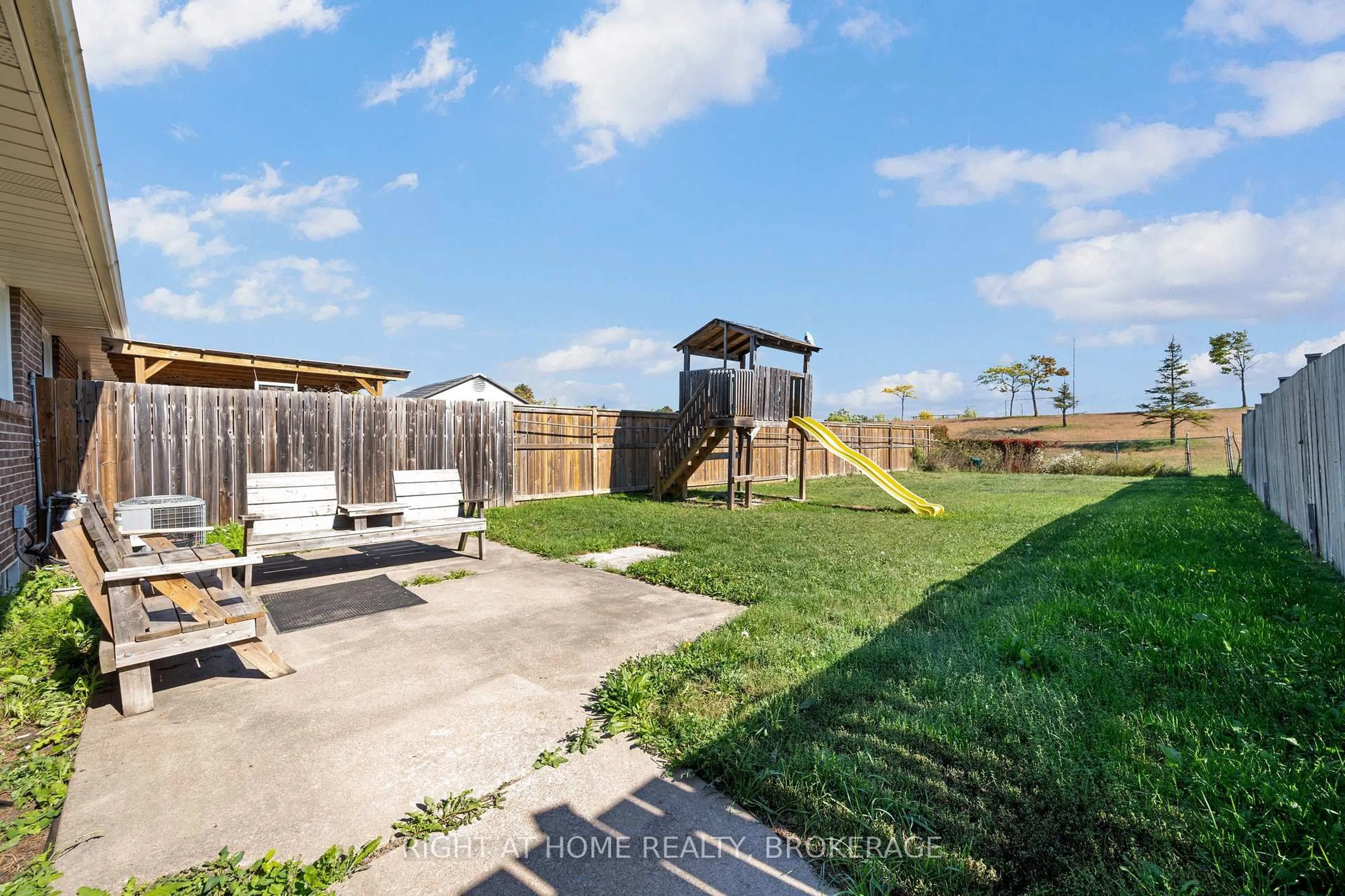 A pic from outside/outdoor area/front of a property/back of a property/a pic from drone, water/lake/river/ocean view for 67 Dundonald St, St. Catharines Ontario L2P 3T4