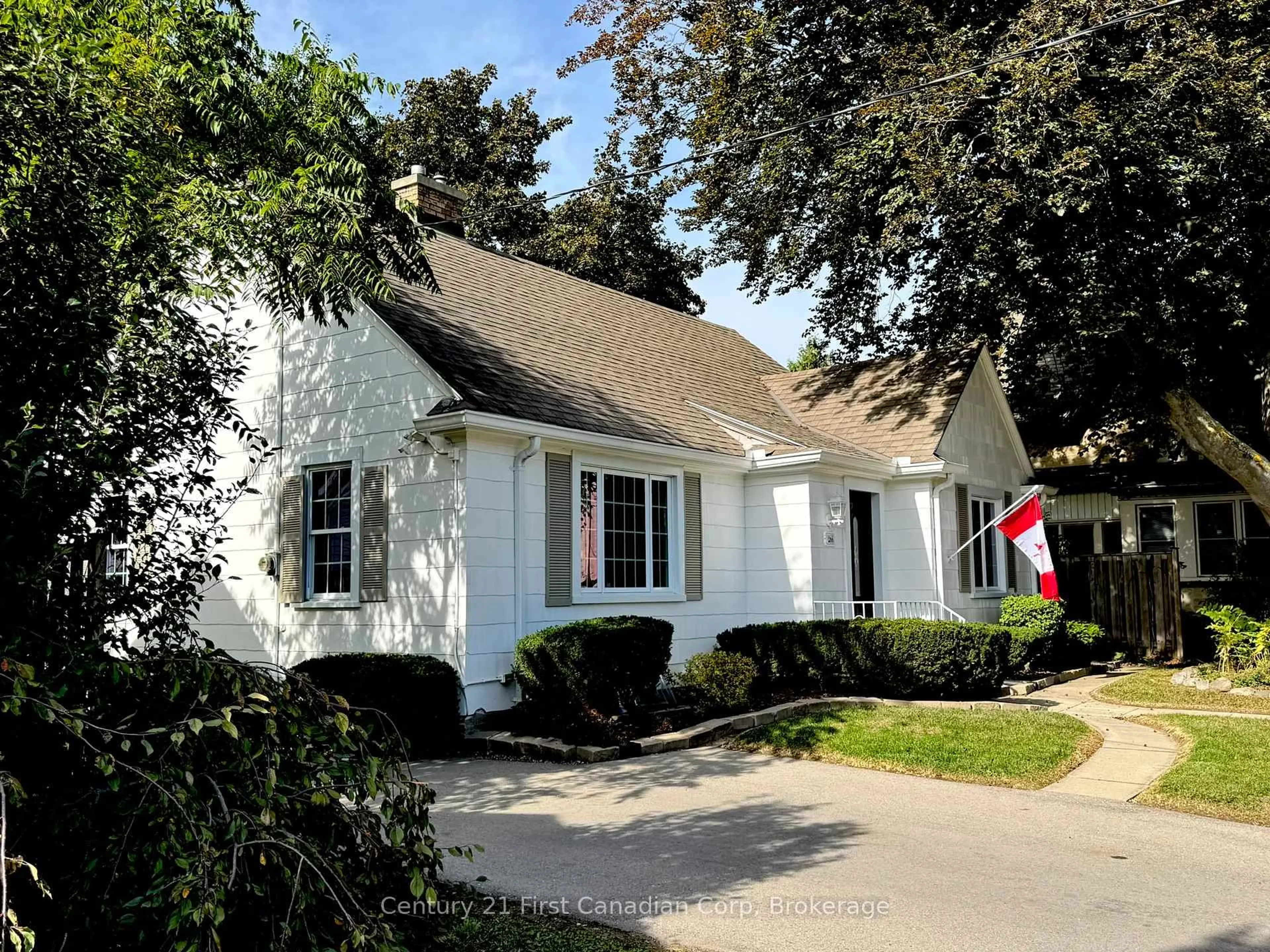 Home with vinyl exterior material, street for 288 Thames St, Ingersoll Ontario N5C 2T9