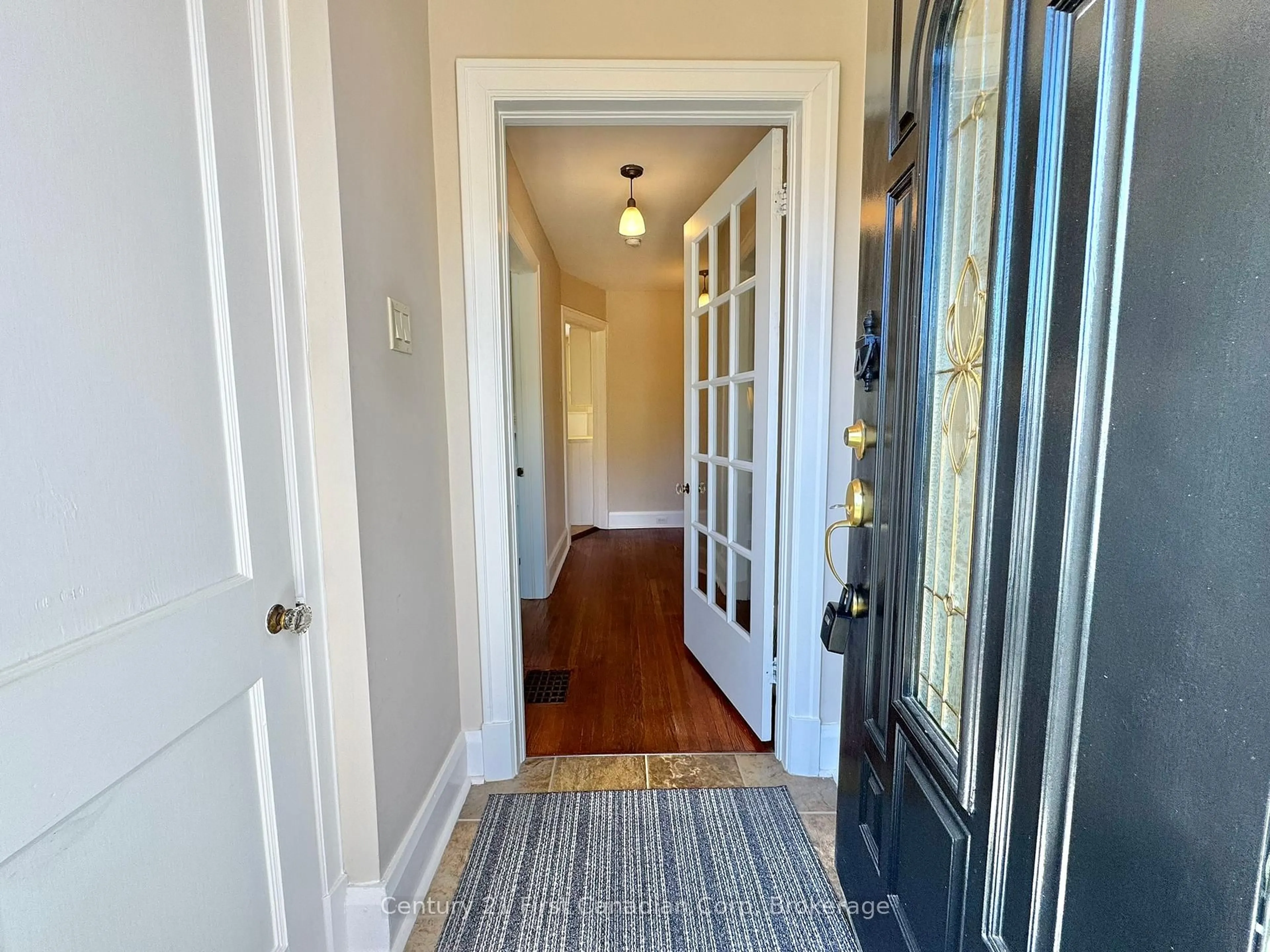 Indoor entryway for 288 Thames St, Ingersoll Ontario N5C 2T9