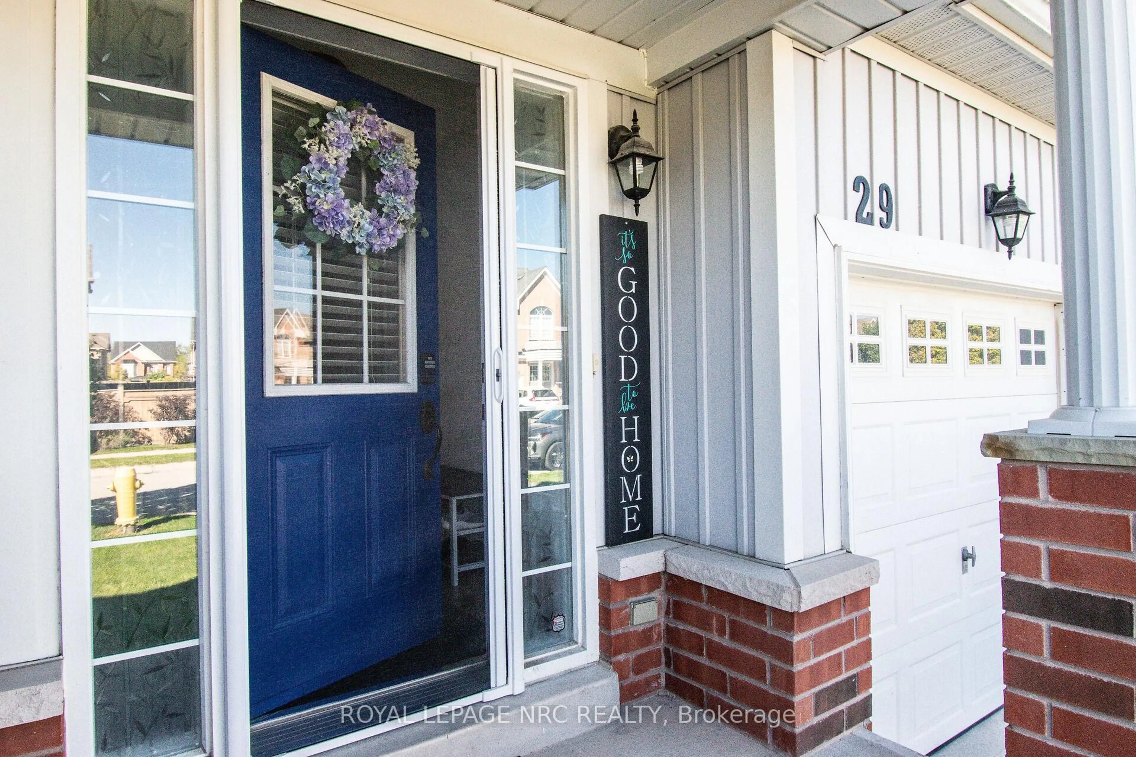 Indoor entryway for 29 Colonel Lyall St, St. Catharines Ontario L2P 0B3