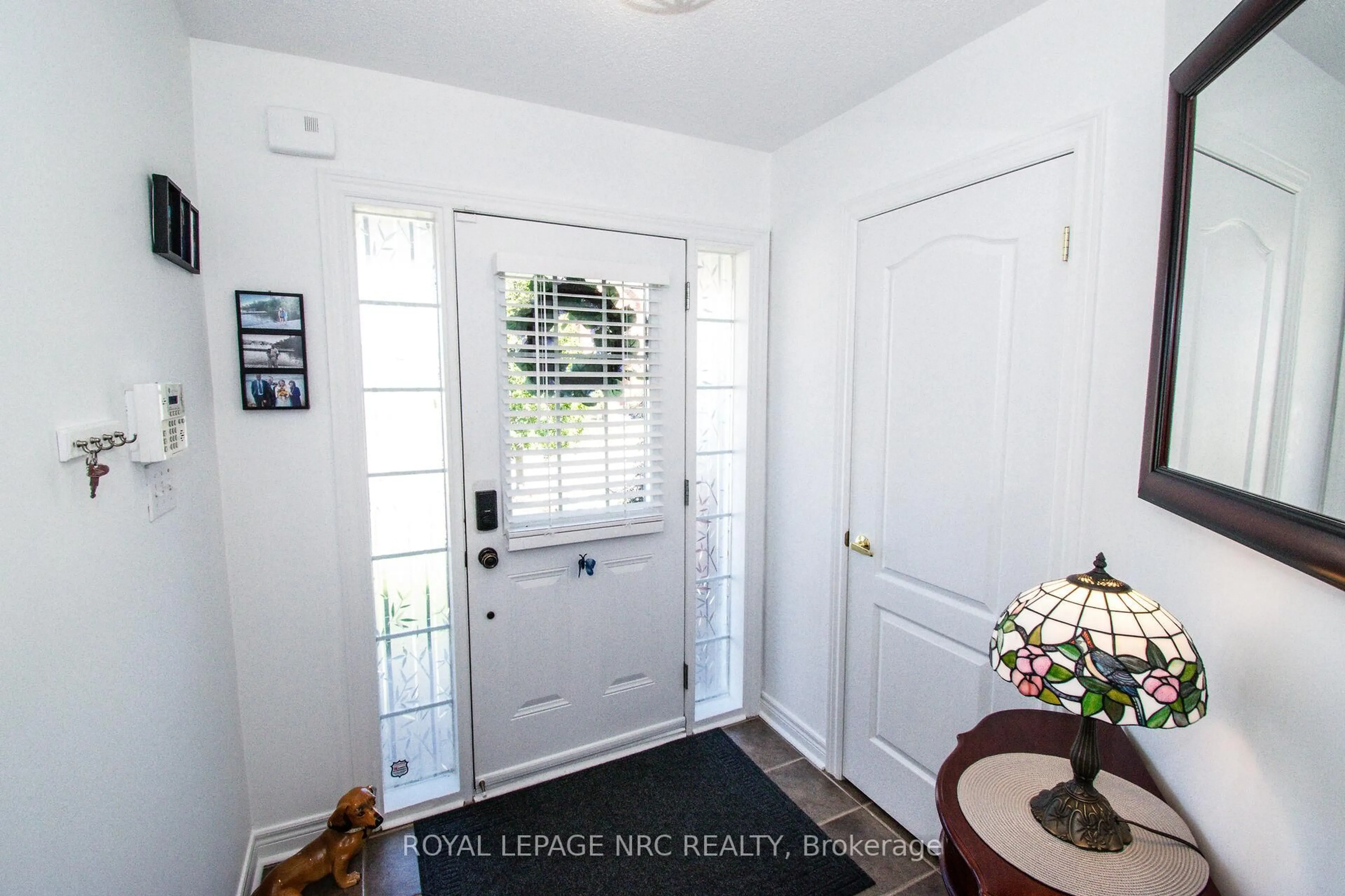 Indoor entryway for 29 Colonel Lyall St, St. Catharines Ontario L2P 0B3