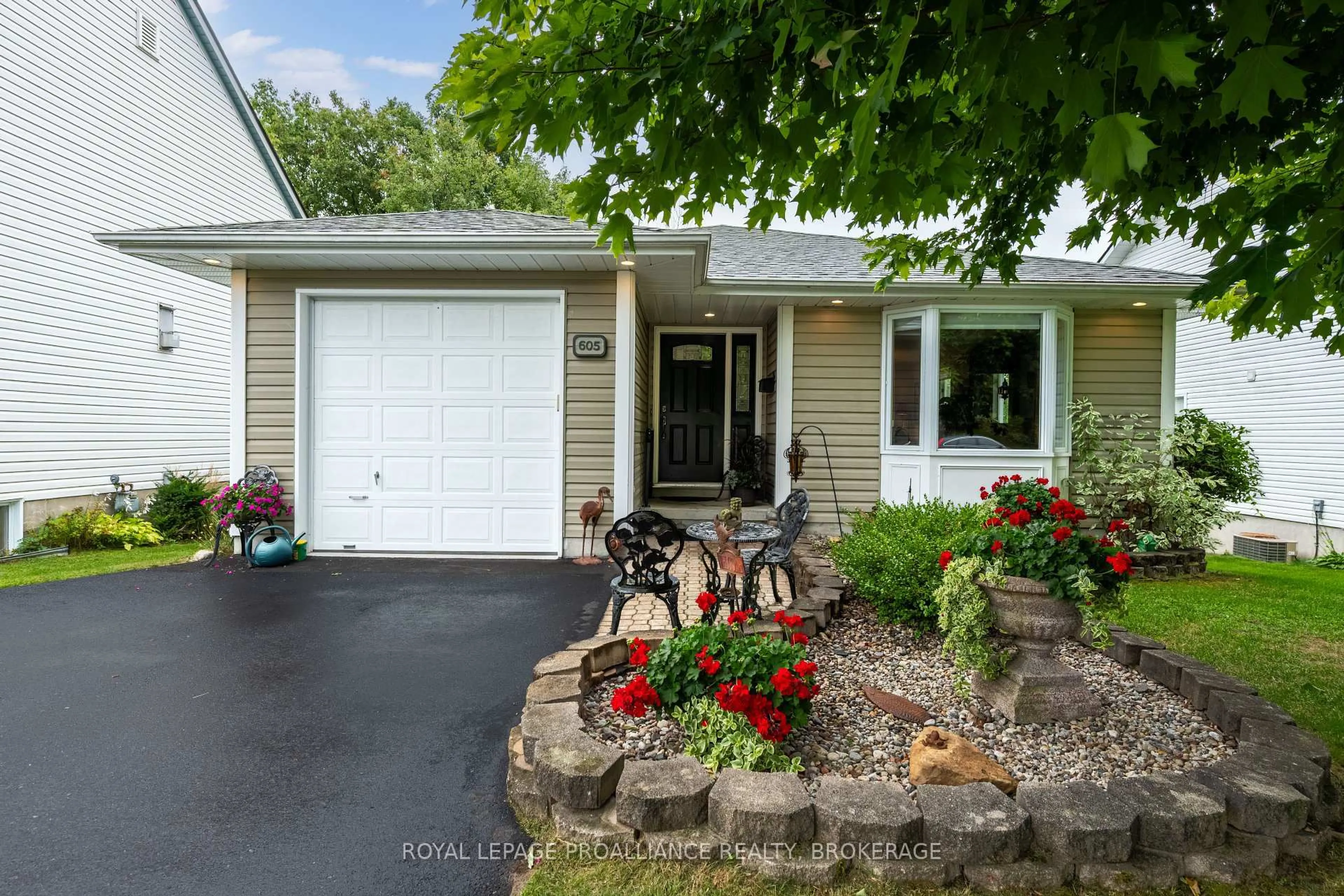 Unknown for 605 Arthur St, Gananoque Ontario K7G 3C5