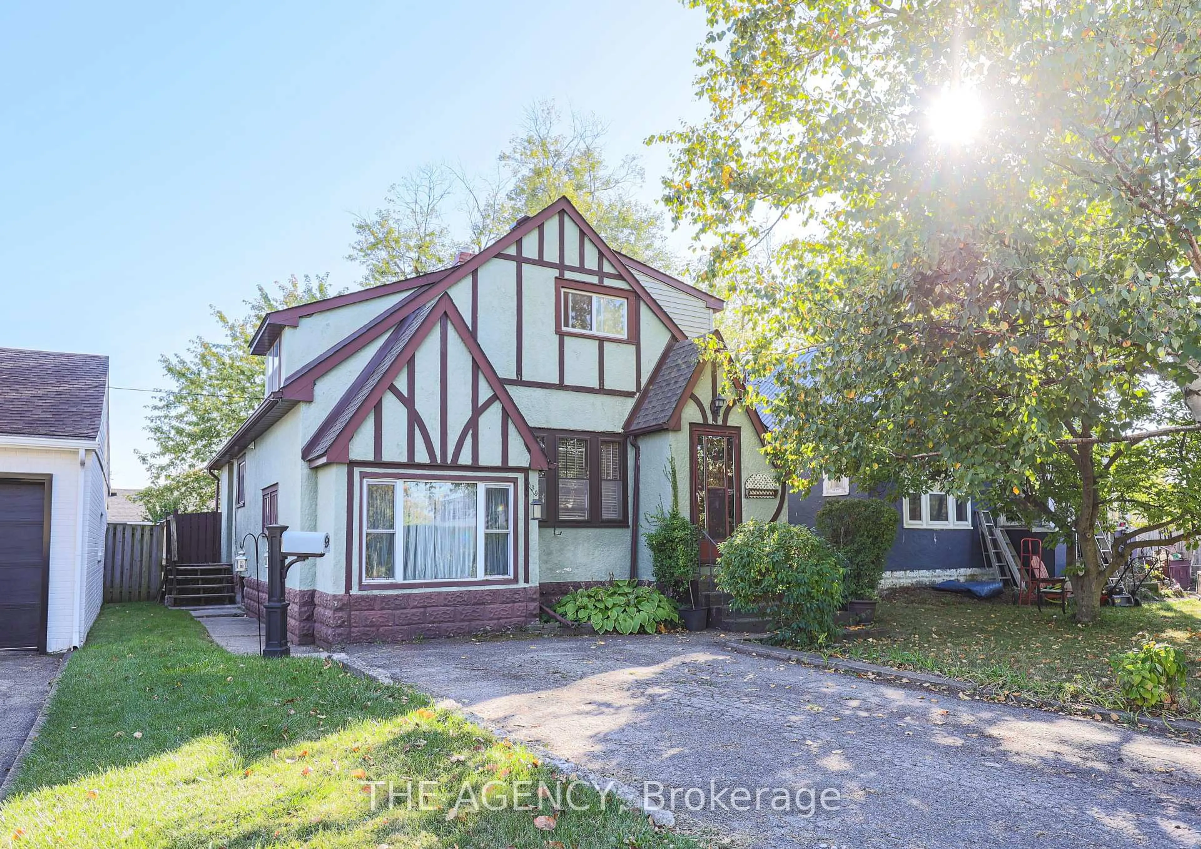 Unknown for 9 Wade St, Welland Ontario L3C 5H3