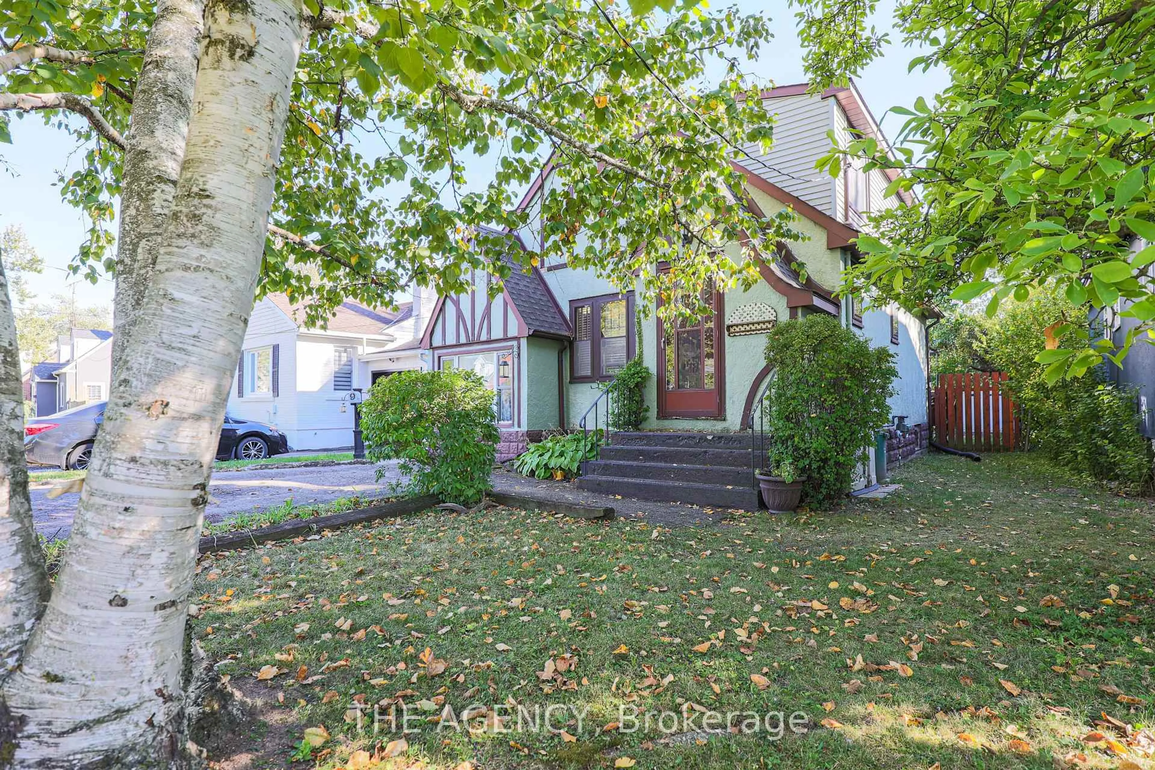 Unknown for 9 Wade St, Welland Ontario L3C 5H3