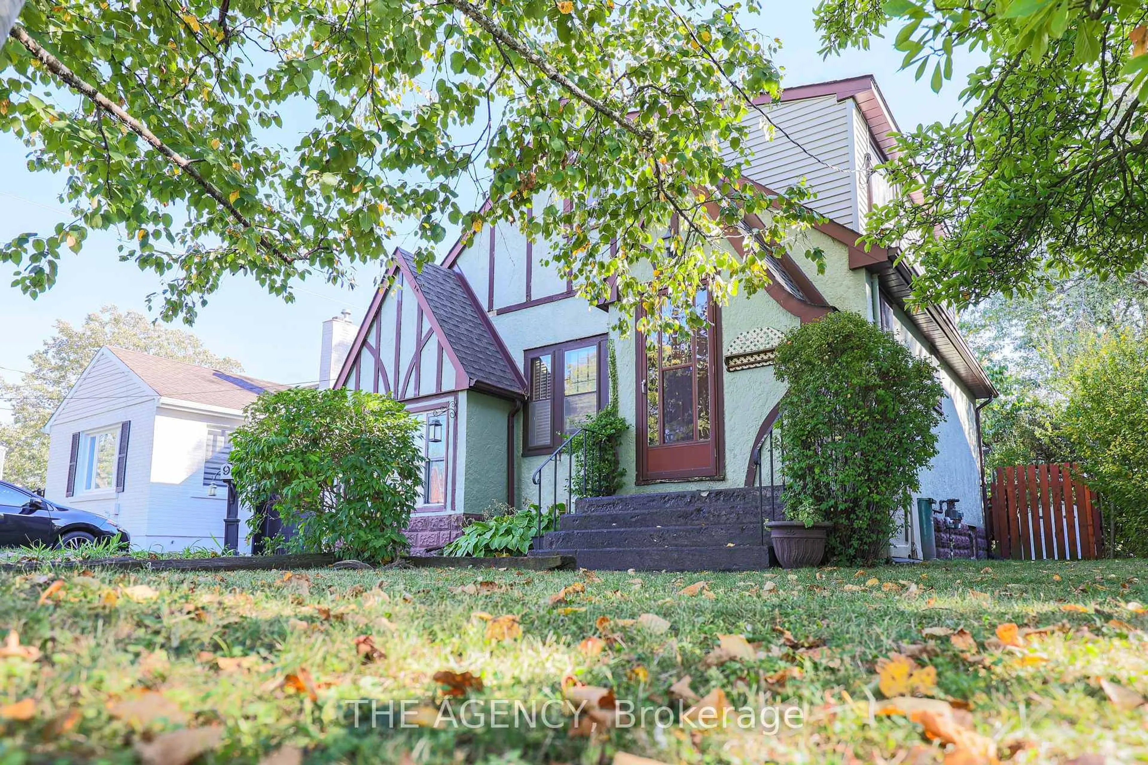 Home with brick exterior material, street for 9 Wade St, Welland Ontario L3C 5H3