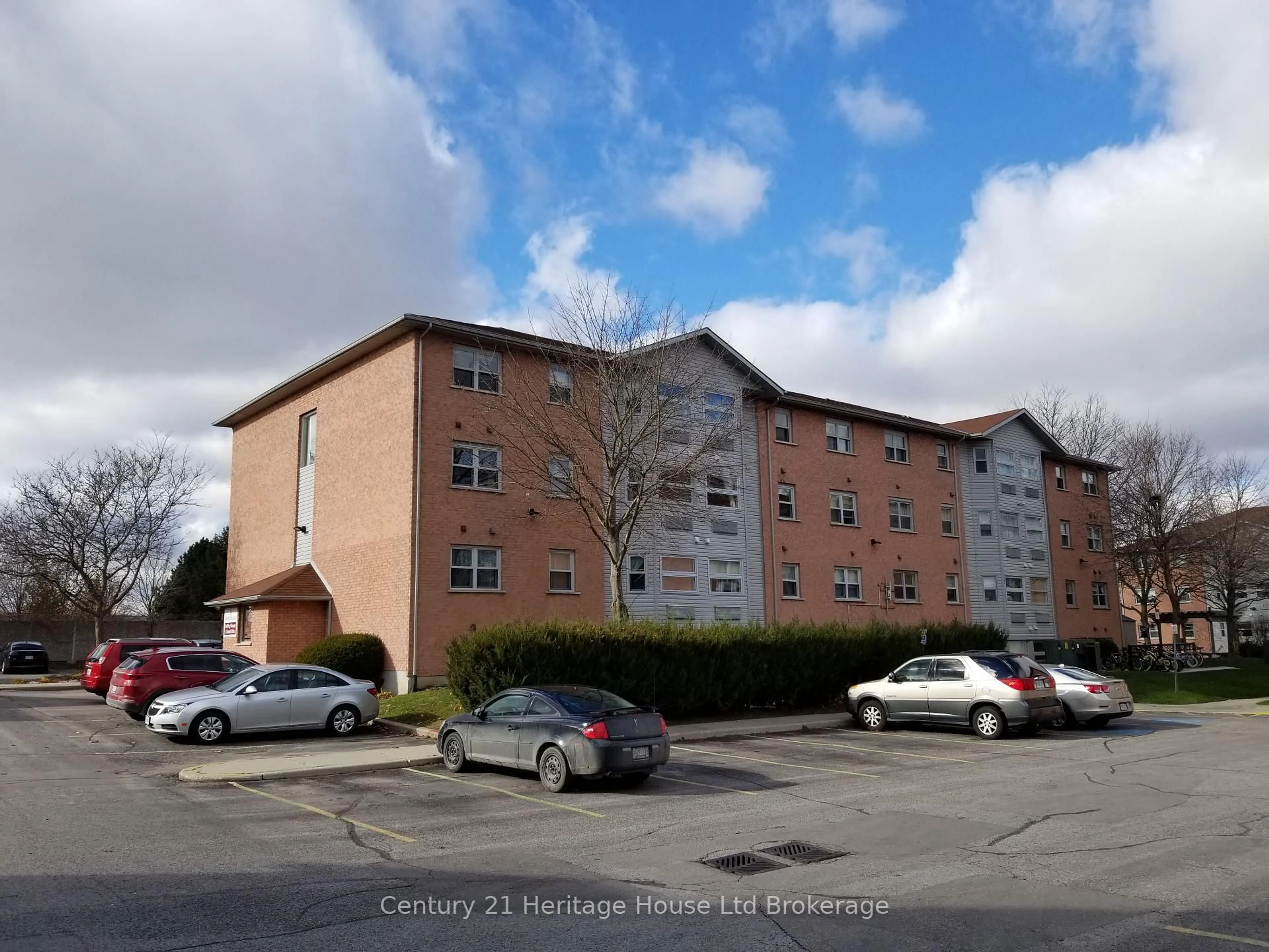 A pic from outside/outdoor area/front of a property/back of a property/a pic from drone, unknown for 56 Hiawatha Rd #46, Woodstock Ontario N4T 1P2