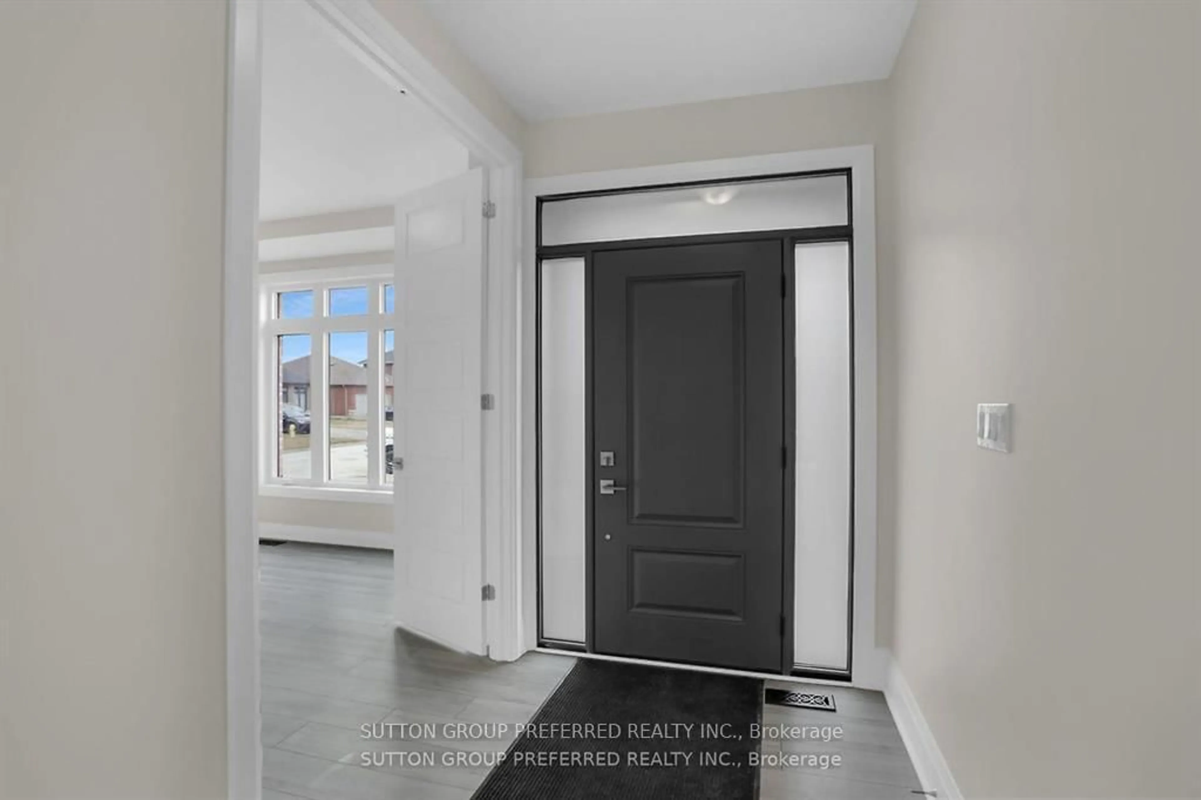 Indoor entryway for 2 Bouw Pl, Dutton/Dunwich Ontario N0K 1J0
